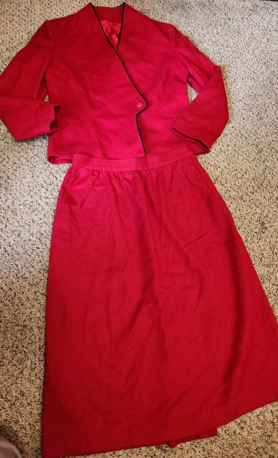 💥 Women&rsquo;s Vintage Union 1960s Winkelmans Wool Suit Set Skirt Jacket Cherry Red