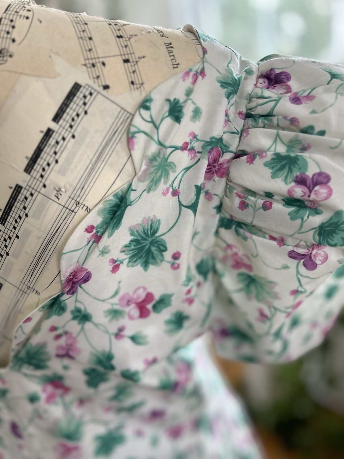 Victorian Prairie Dress Puff Sleeve Bustle Back Ruffles Violet Violets M/L