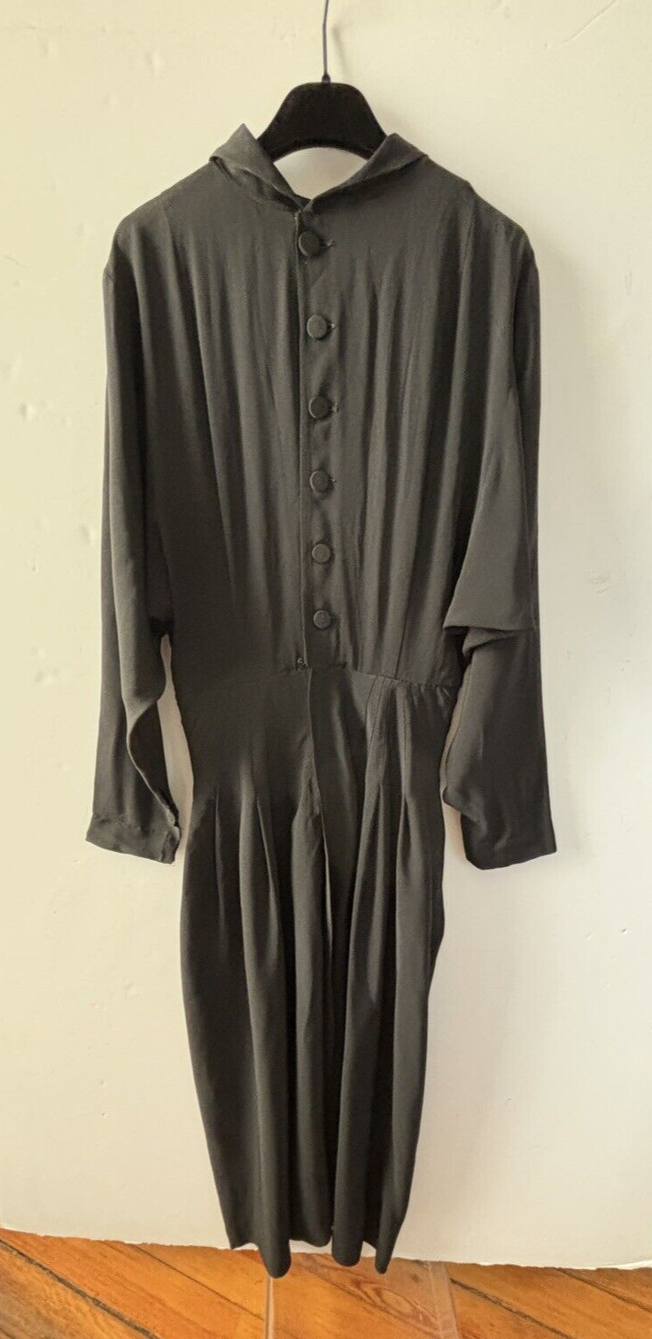 VTG 40&rsquo;S LOVELY BLACK BEADED COLLARED&PLEATED BACK DRAPE SLEEVE CREPE DRESS*S/M