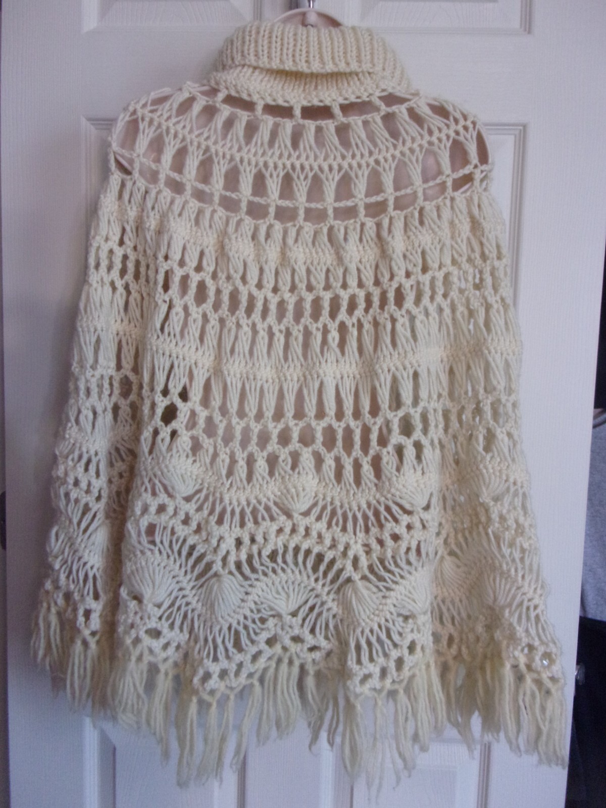 Vintage Handmade Pullover Turtleneck Crochet Poncho Shawl~Fringe~Oatmeal~EUC