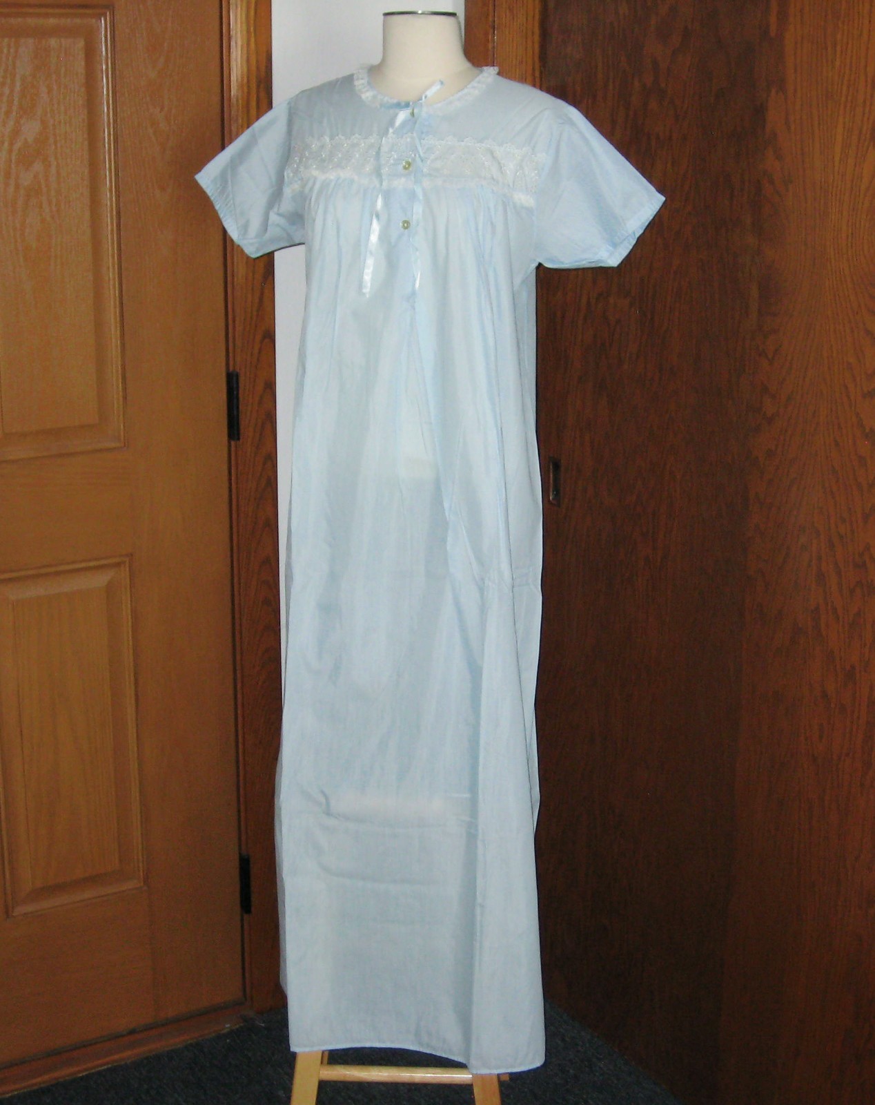 Vintage Katz Long Nightgown Women&rsquo;s size 38 Pale Blue Lightweight SS Lace Trim