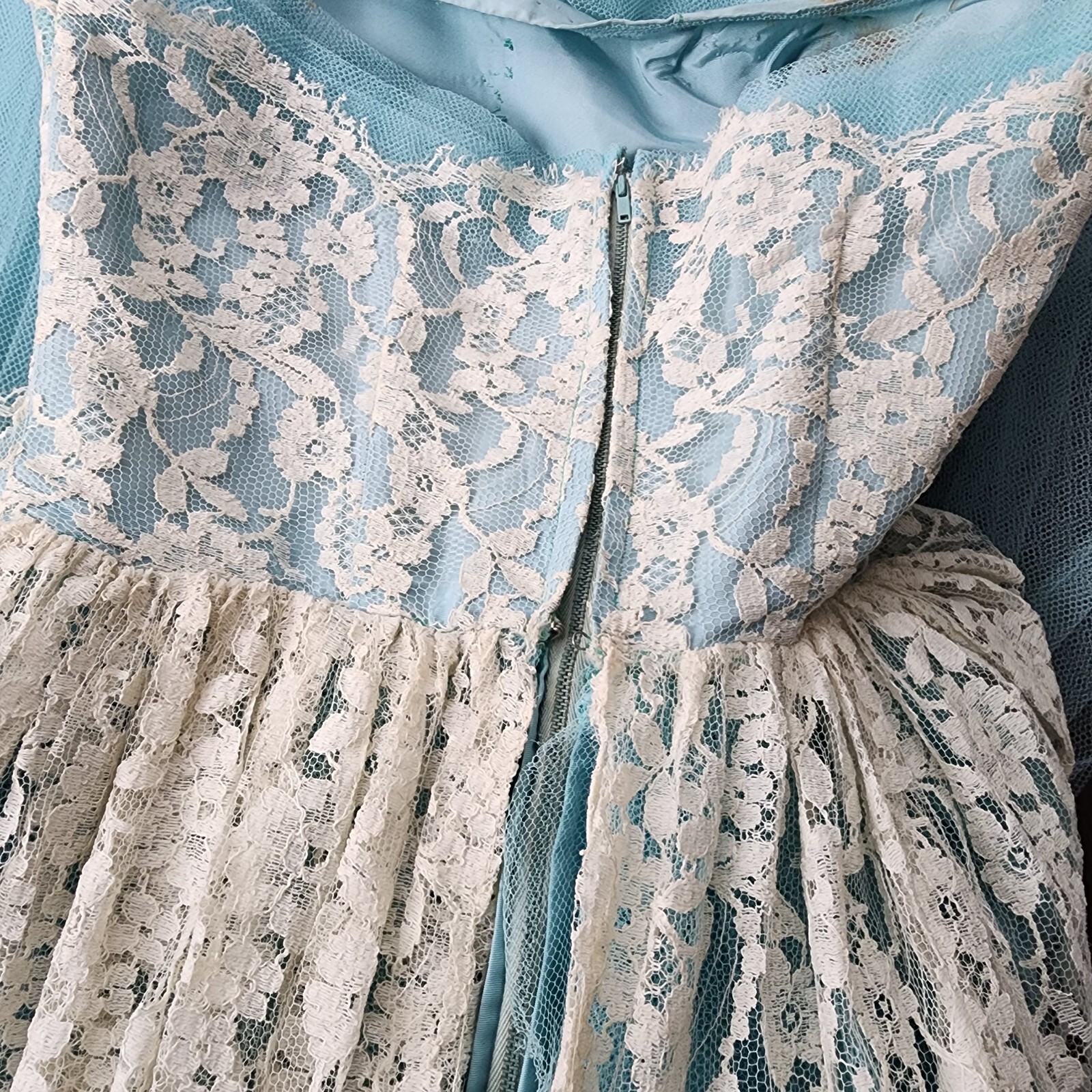 Vintage 1950s Strapless Turquoise Tulle Lace Prom Dress Cupcake Party Talon Zip