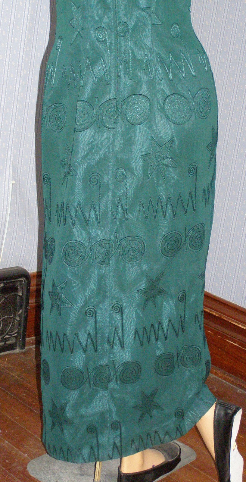 Vintage 90&rsquo;s forest green EMBOSSED SHAPES evening dress M L TRIBAL art deco