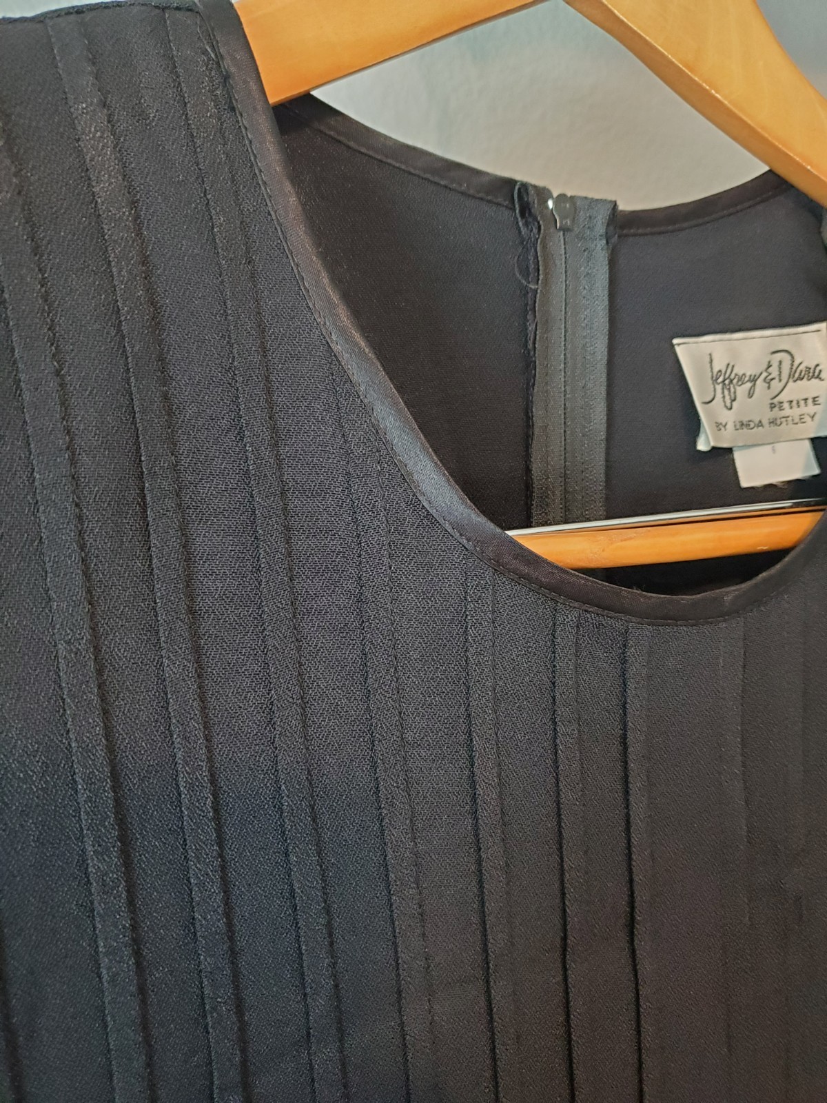 Vintage Jeffrey & Dara Petite Black Pleated Dress Shoulder Pads USA 6