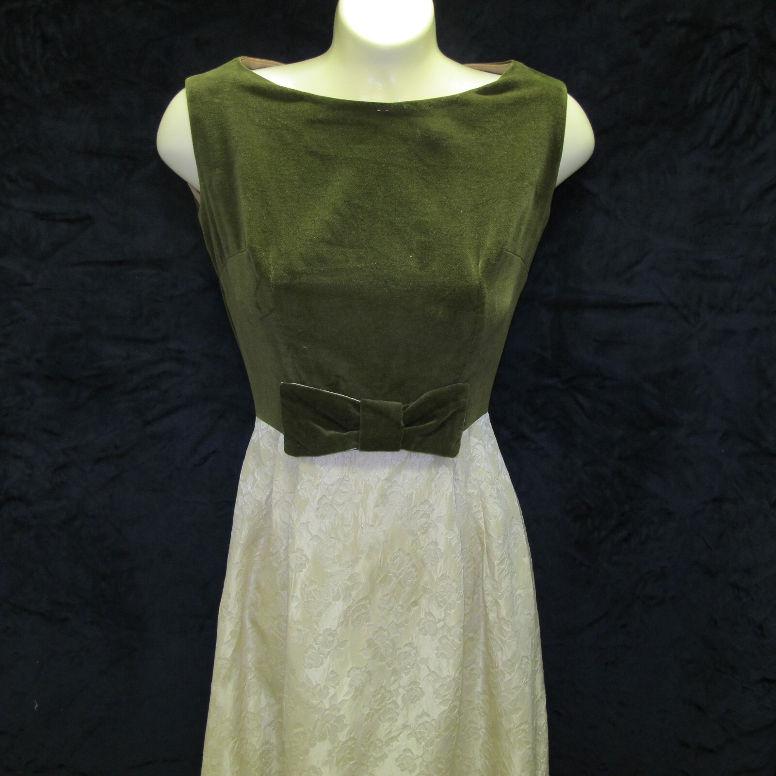 Green and Ivory Women&rsquo;s Vintage Formal Dress 1960s (H0096)