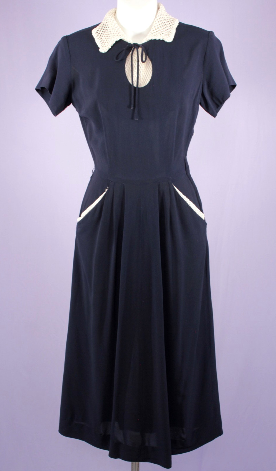 VTG Women&rsquo;s 40s Navy Sheath Dress W/ Crochet Trim & Keyhole Neckline XXS 1940s