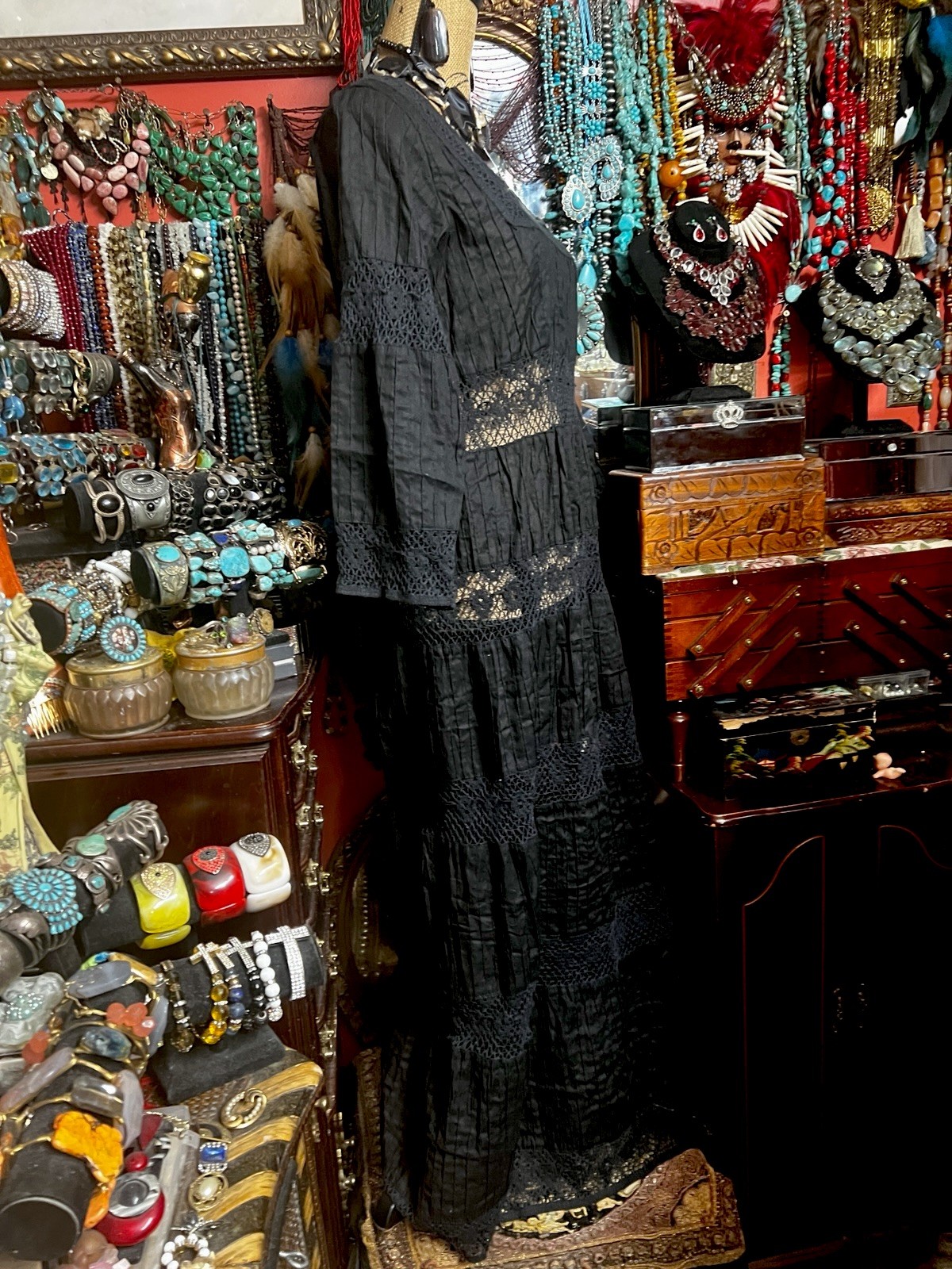 GORGEOUS VINTAGE MEXICAN BLACK PINTUCK WITH LACE TRIM WEDDING DRESS SIZE M