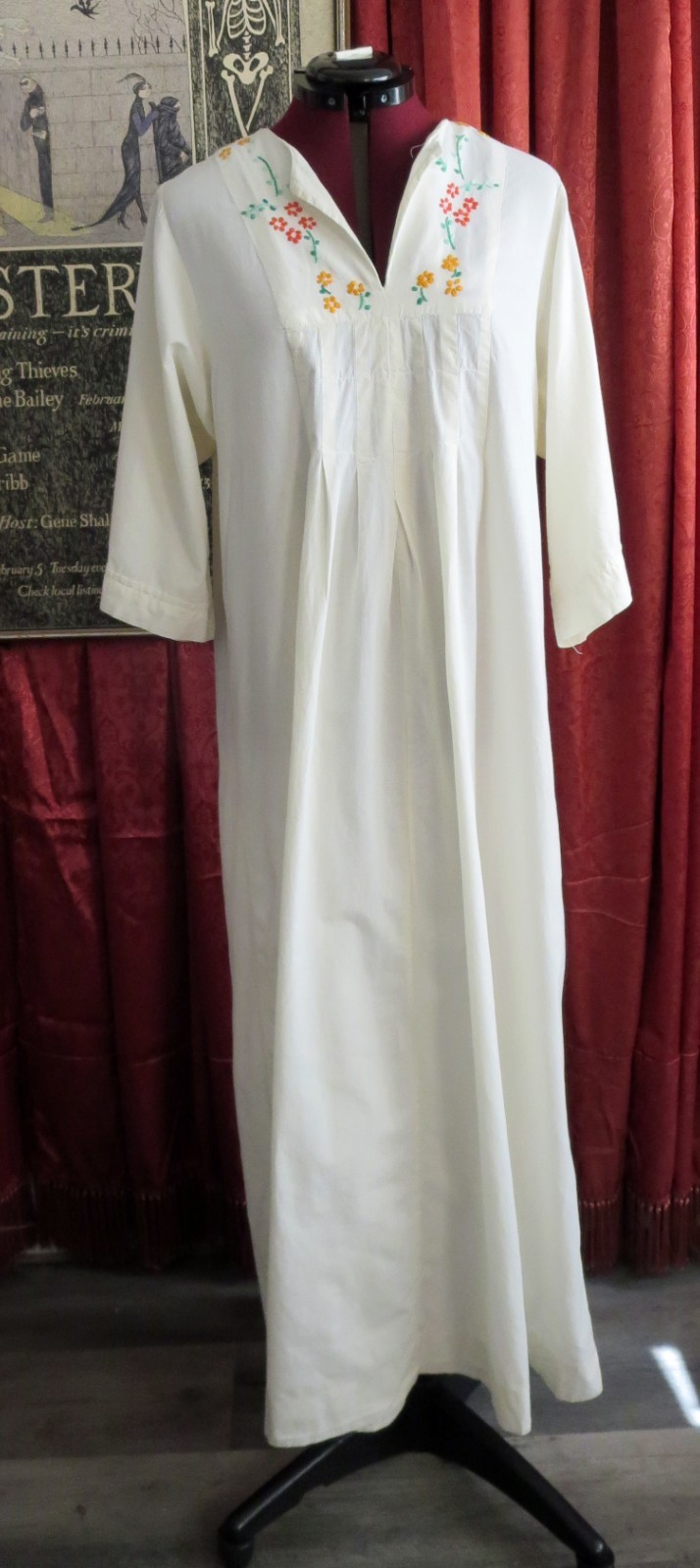1970s White Cotton Embroidered Kaftan By Sun Vogue Ocho Rios Jamaica L