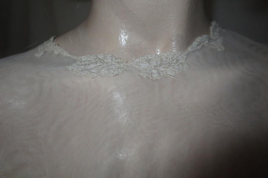 Vtg Nude Full Length Nightgown Vanity Fair Lace Applique Bodice Romantic Size 36