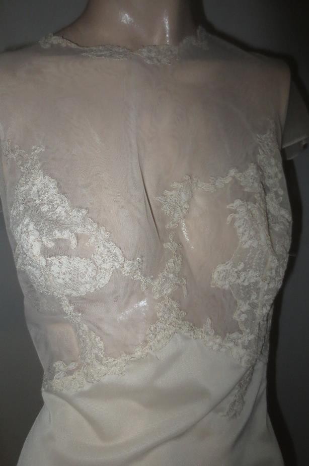 Vtg Nude Full Length Nightgown Vanity Fair Lace Applique Bodice Romantic Size 36