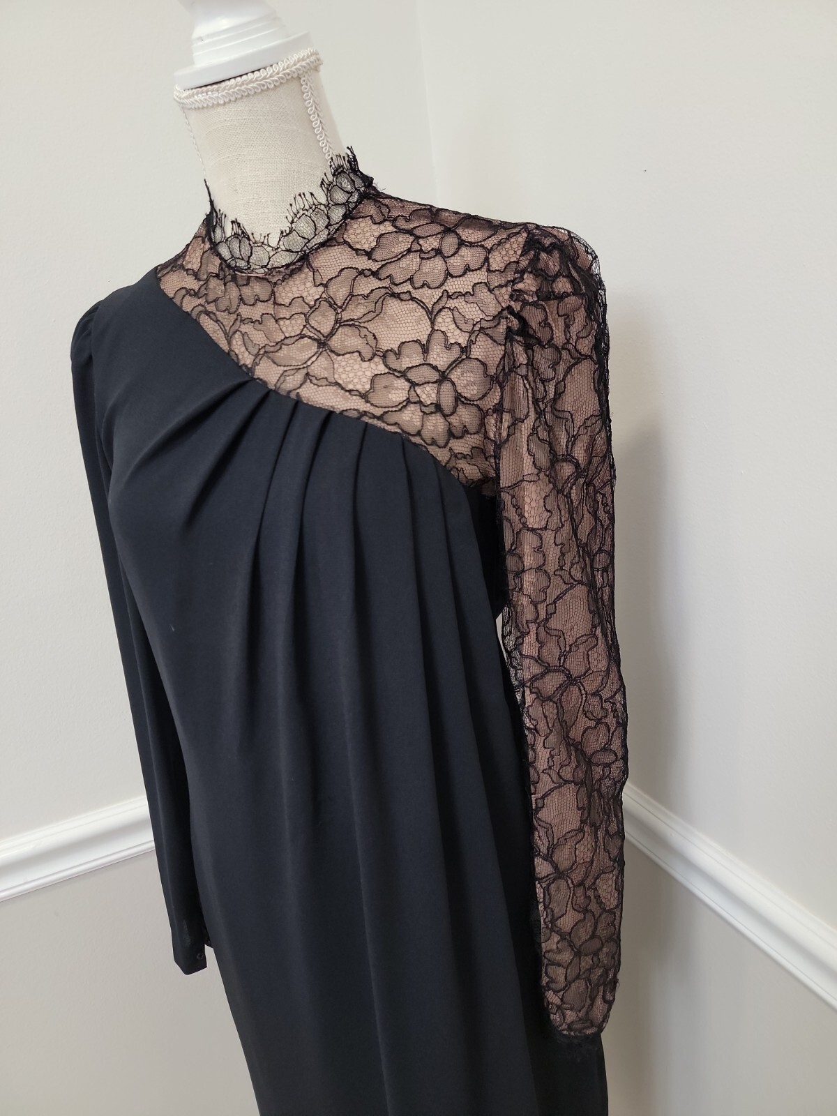 VTG BILL BLASS COLLECTION III Black Cocktail Dress/One Shoulder Lace/Knee Lengt