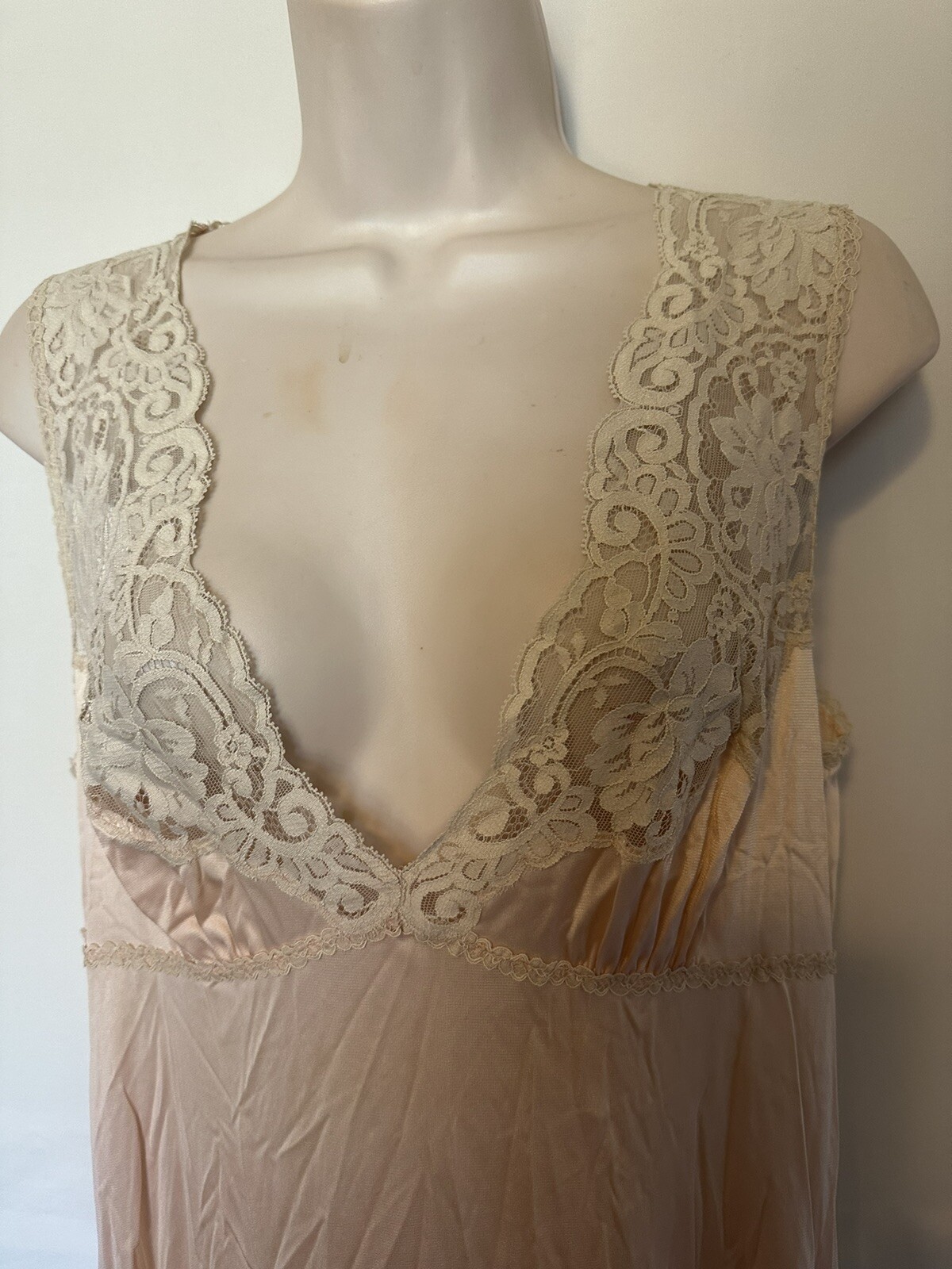 Vanity Fair Vintage nightgown peach beige trimmed 36/SML robe glamour boudoir