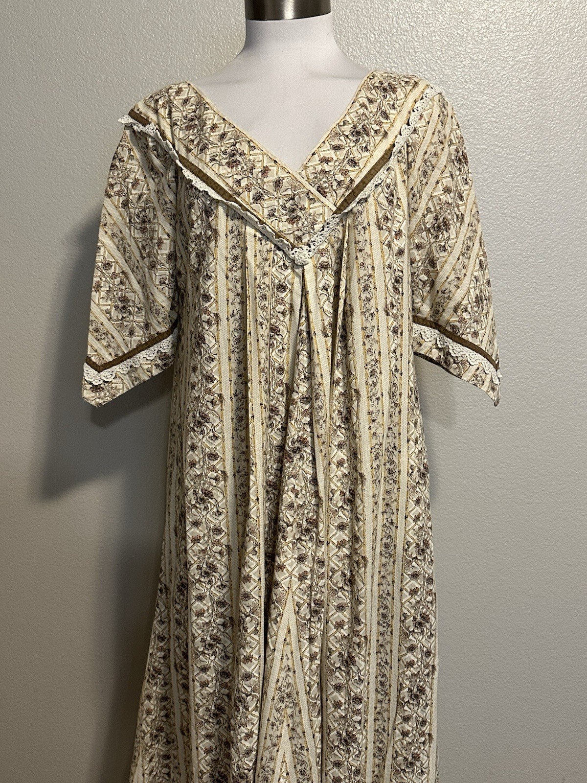 VTG LIBERTY HOUSE of HAWAII Bete Coll Muumuu Maxi Dress Floral Aloha szM Pockets