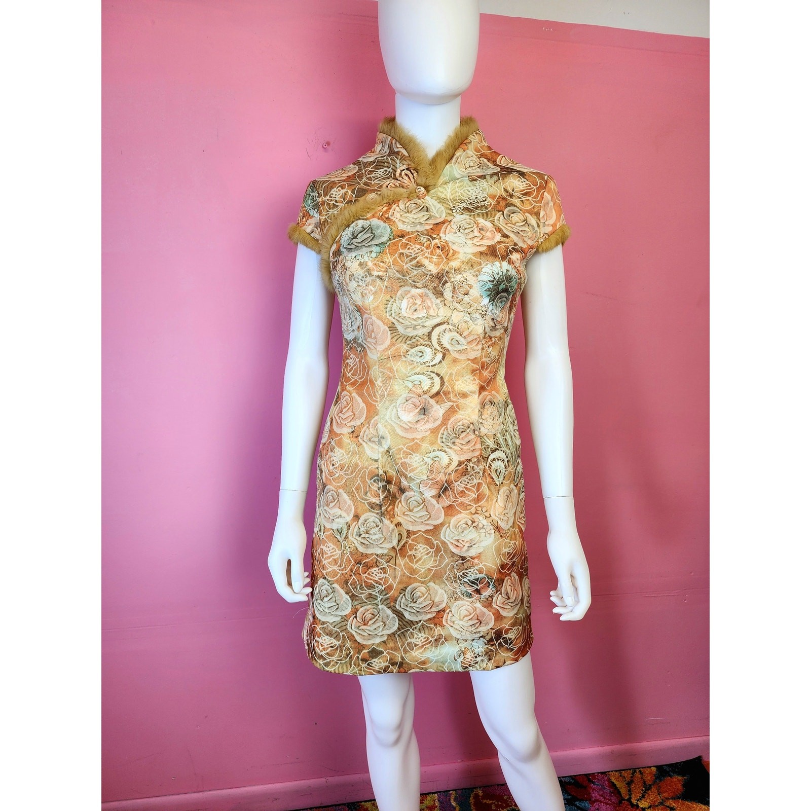 Small Medium Vintage 1990&rsquo;s Gold & Cream Brocade Lurex Faux Fur Lined Cheongsam