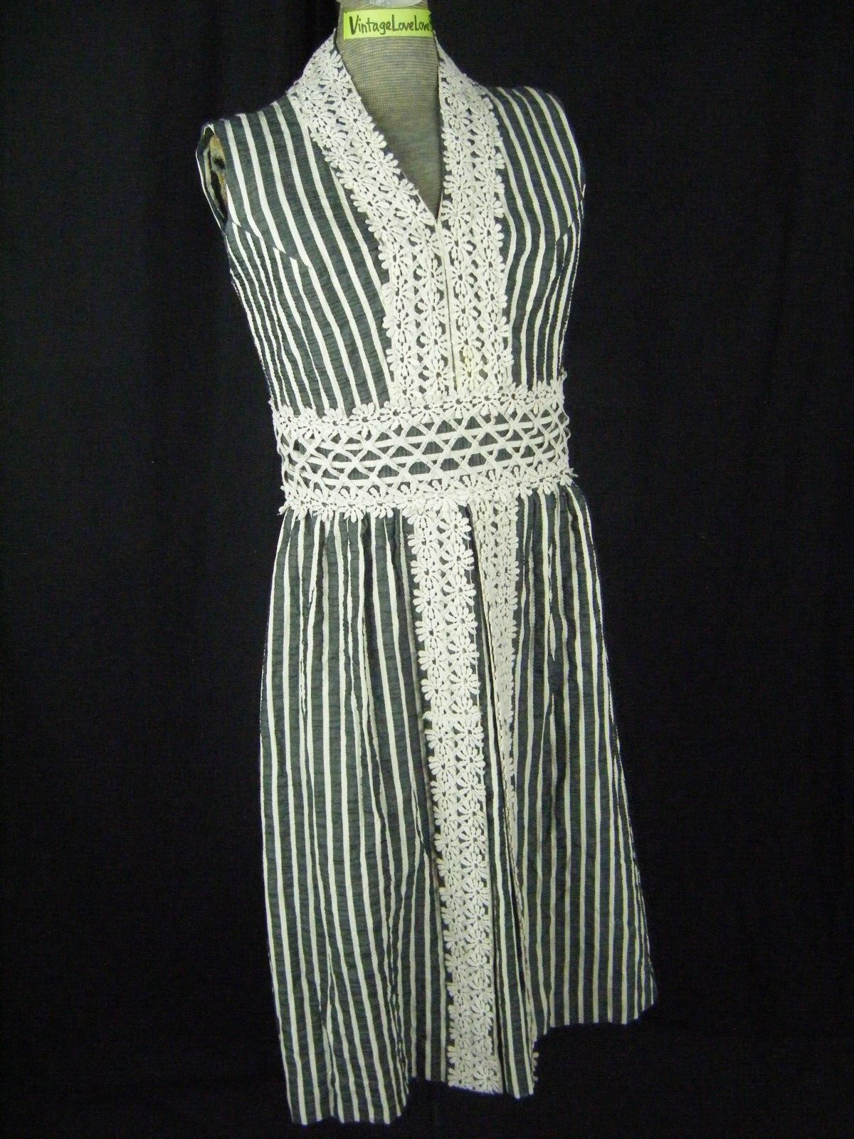 Vtg 60-70s Grey Seer Sucker Dress w/Ivory Crochet Lace-Bust 33/XS,AS-IS
