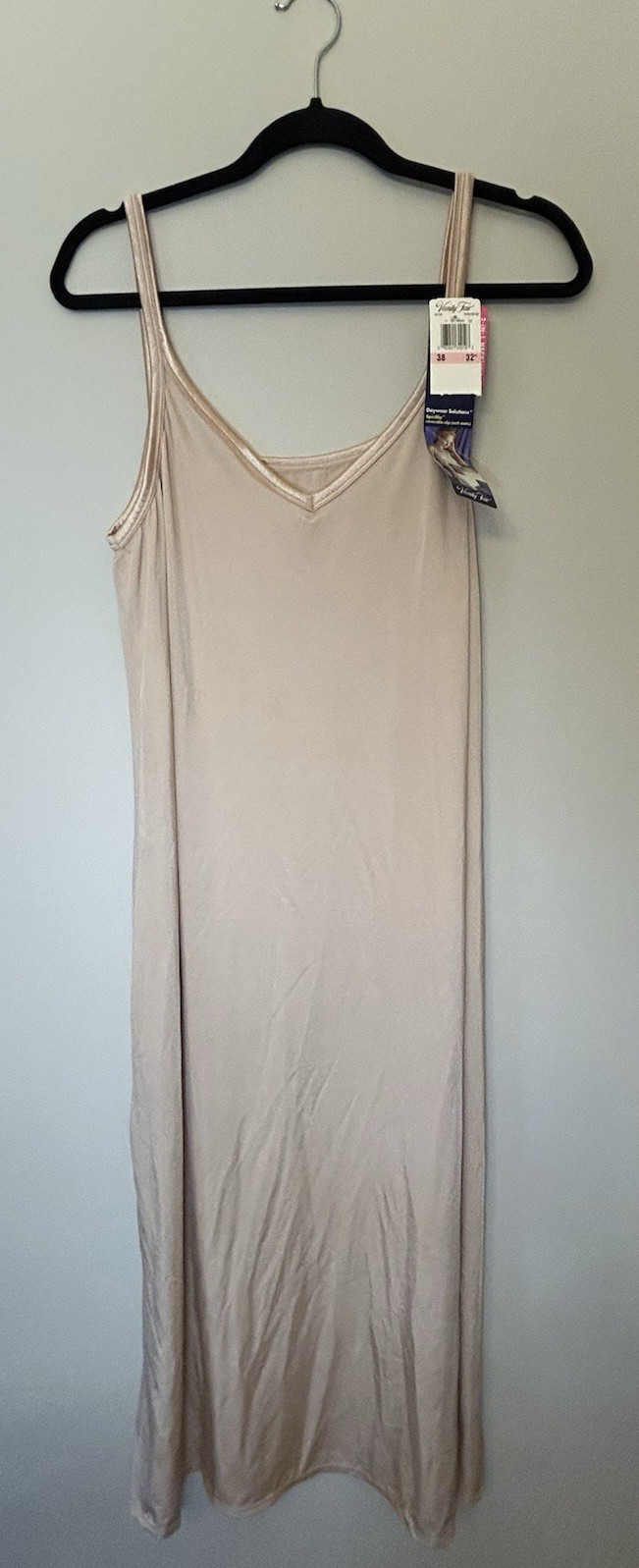 NWT Vanity Fair Woman Rose beige Tank Full Slip 38 – 32 Spinslip