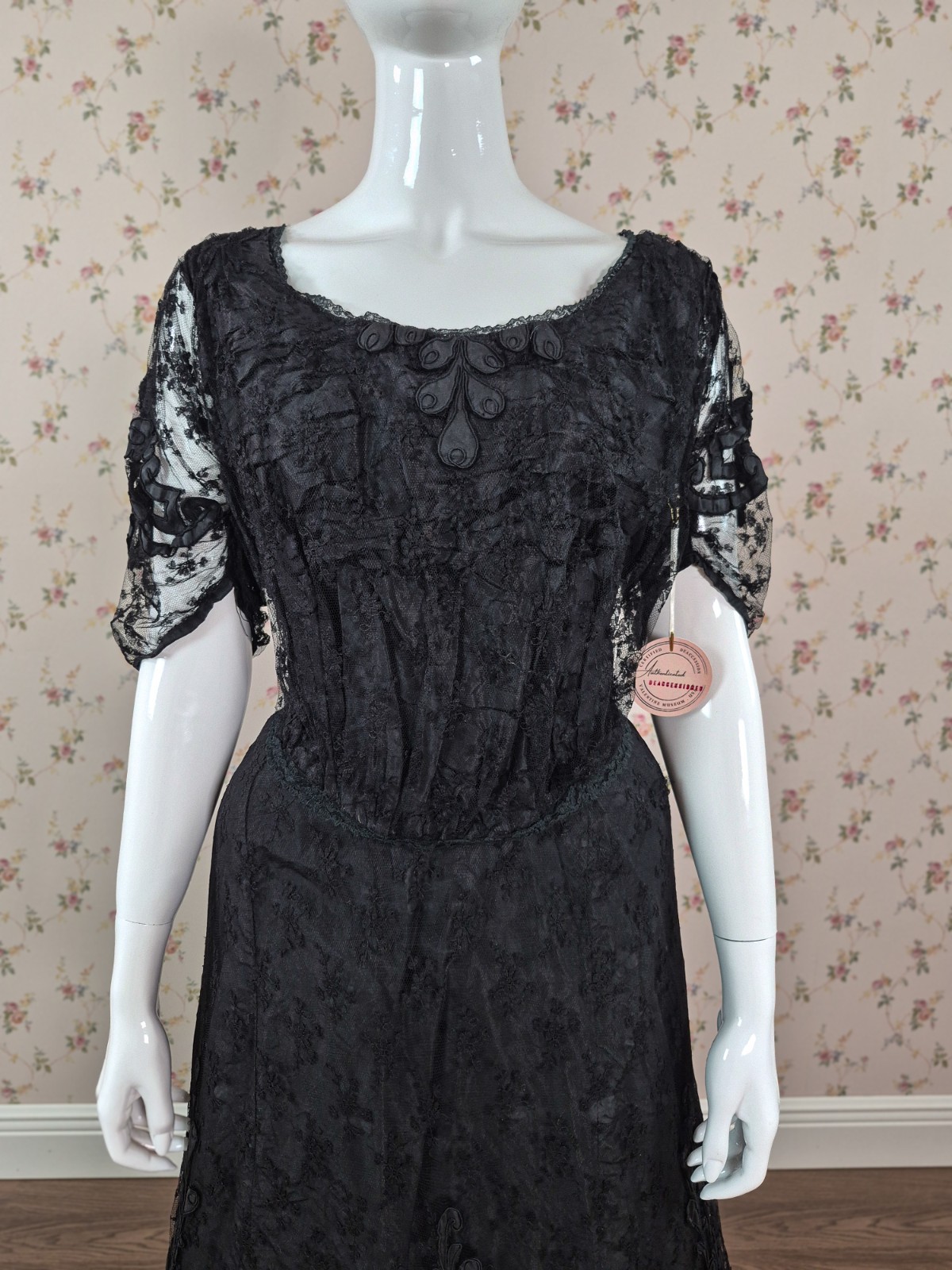 1890s Victorian Dress, Black Silk Lace Mourning Gown « Museum Deaccession » Sz M/L