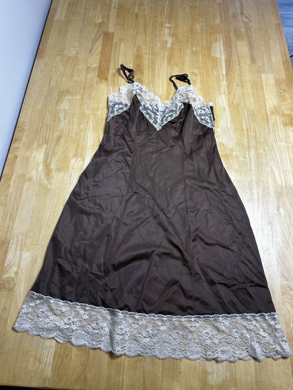 Vintage 1960&rsquo;s Van Raalte Brown lace trimmed full slip 34 A White Made In USA