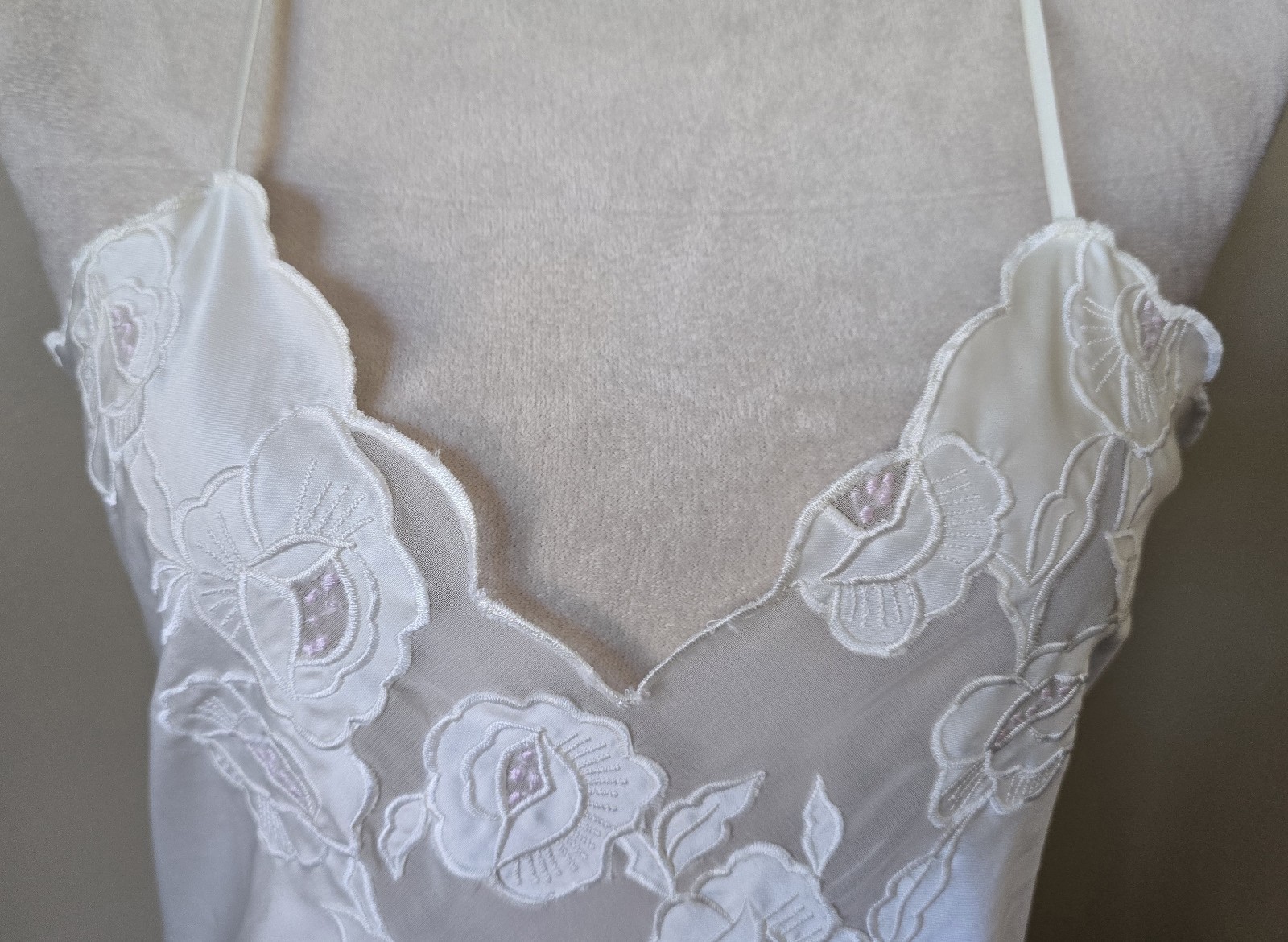 Vintage Natori White Full Length Nightgown Floral Applique Slip Dress Womens M