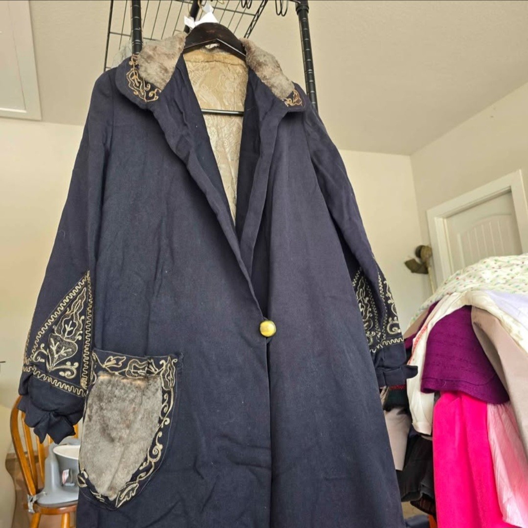 Antique Opera Evening Coat Embroidery Real Fur Detail