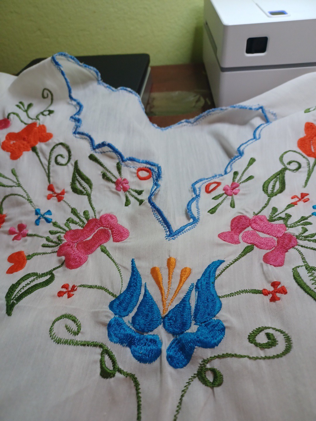 Sweet Vintage Embroidered Lightweight Mexican Style Top