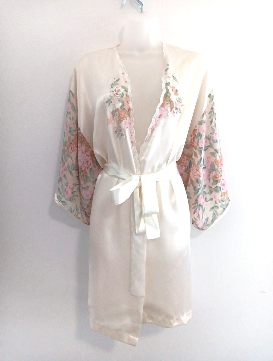 VTG Val Mode Satin Floral Lace Robe Lingerie Medium Short Cream Romantic Luxury