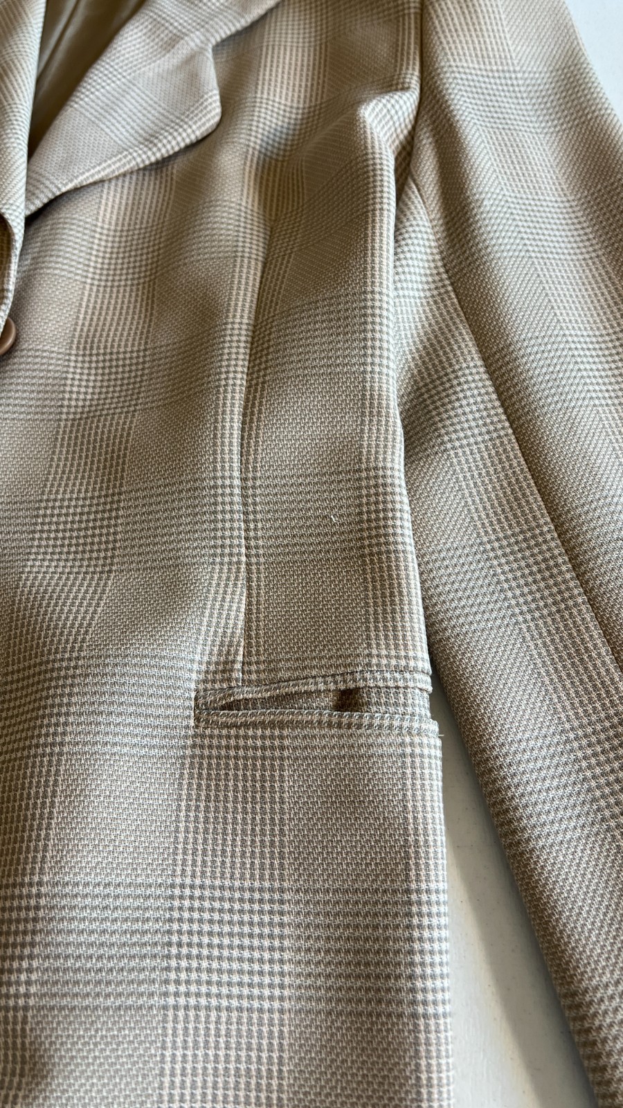 Giorgio Armani Le Collectioni Vintage Beige Plaid Wool Blazer Women&rsquo;s SZ 38/4