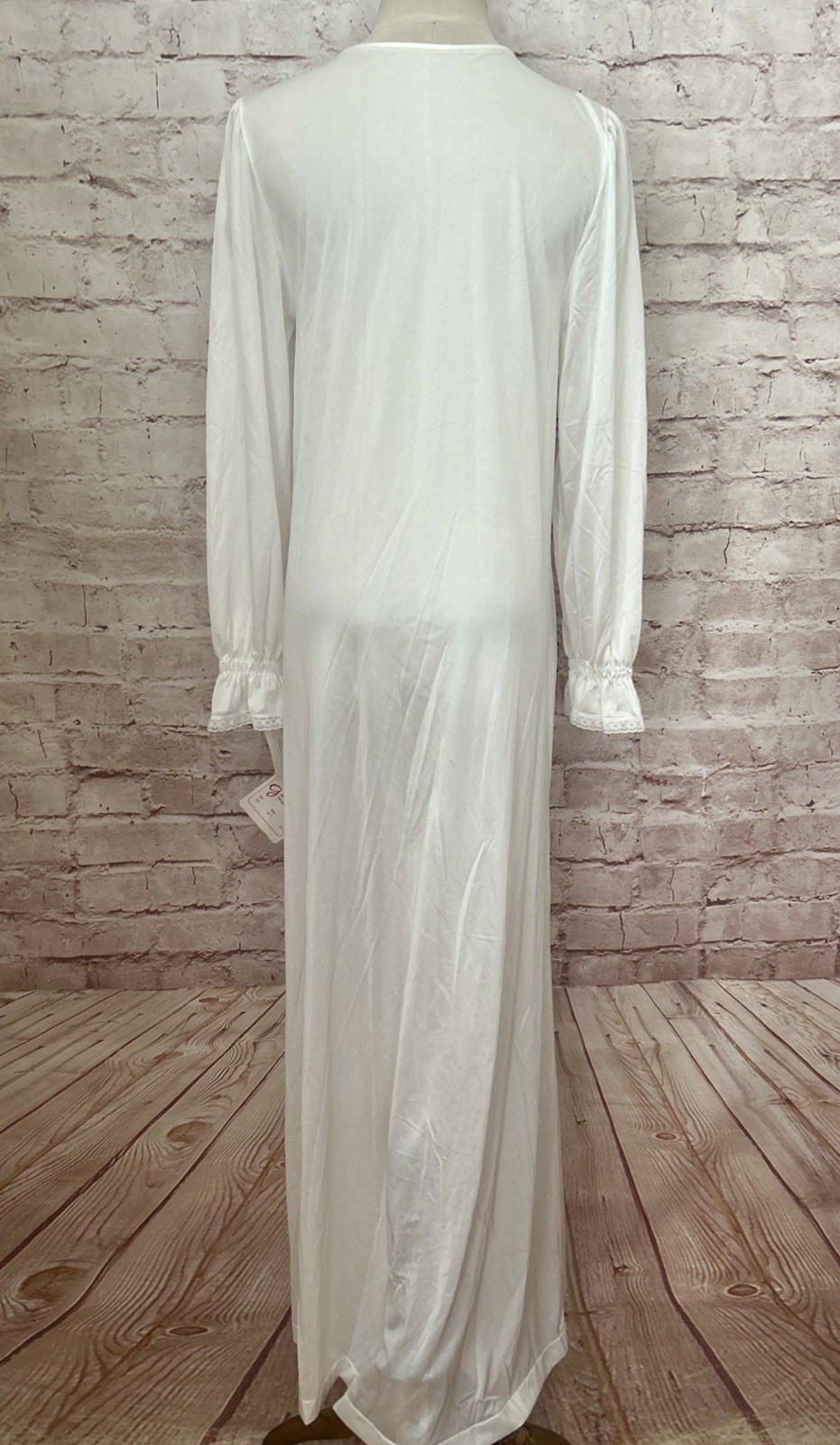 VTG Gilead White Nylon Full-Length Robe Embroidered Womens Petite Button Front