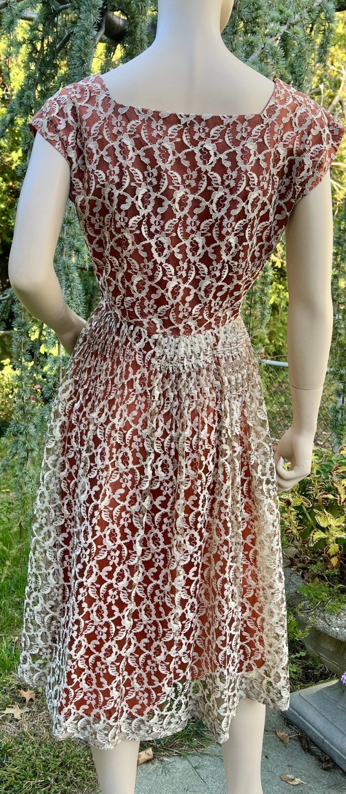 VINTAGE 1950&rsquo;s COPPER BROWN RAYON & ECRU LACE DRESS
