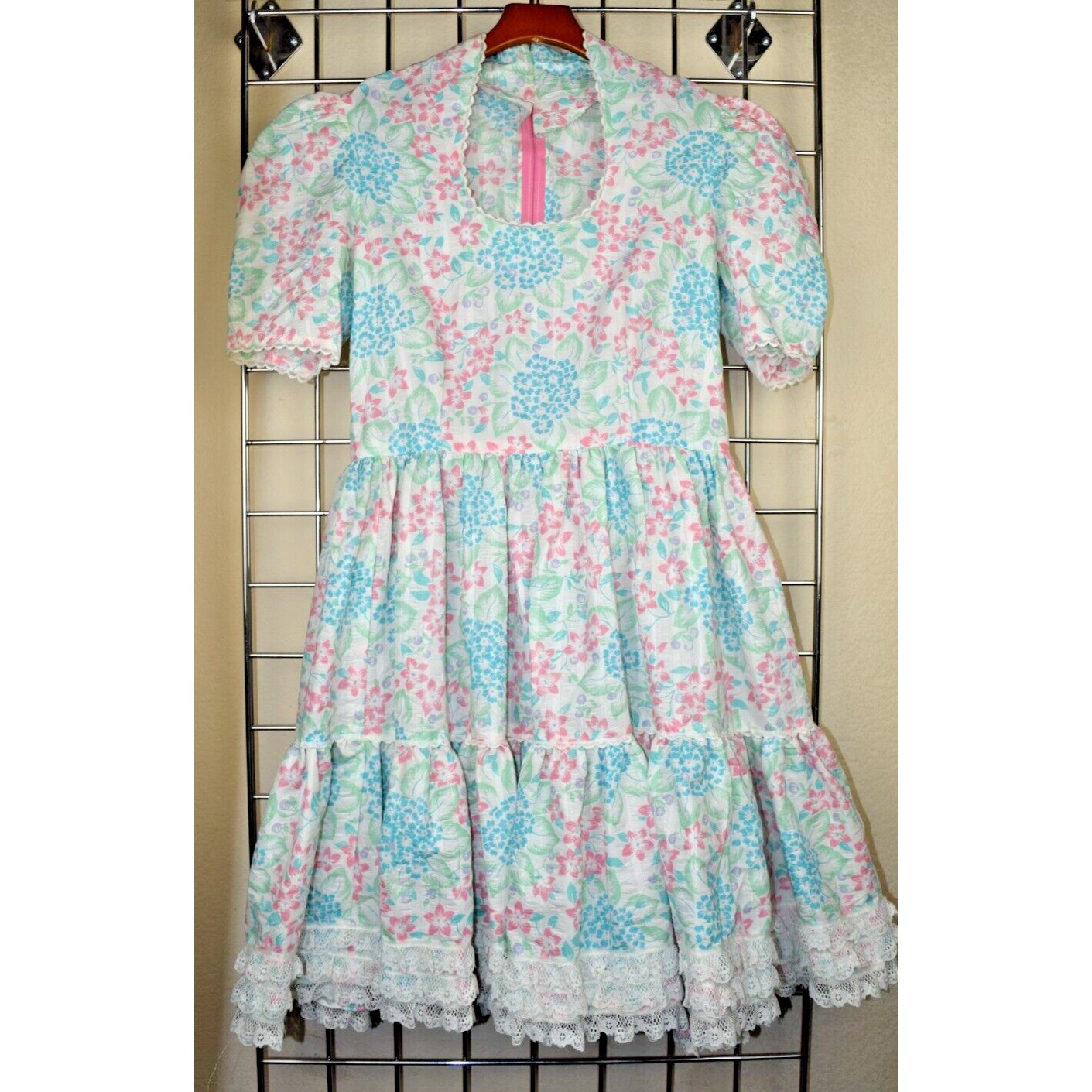 Vintage Dress Size S/M 50s 60s Soft White Turquoise Pink Lace Trim Full Skirt