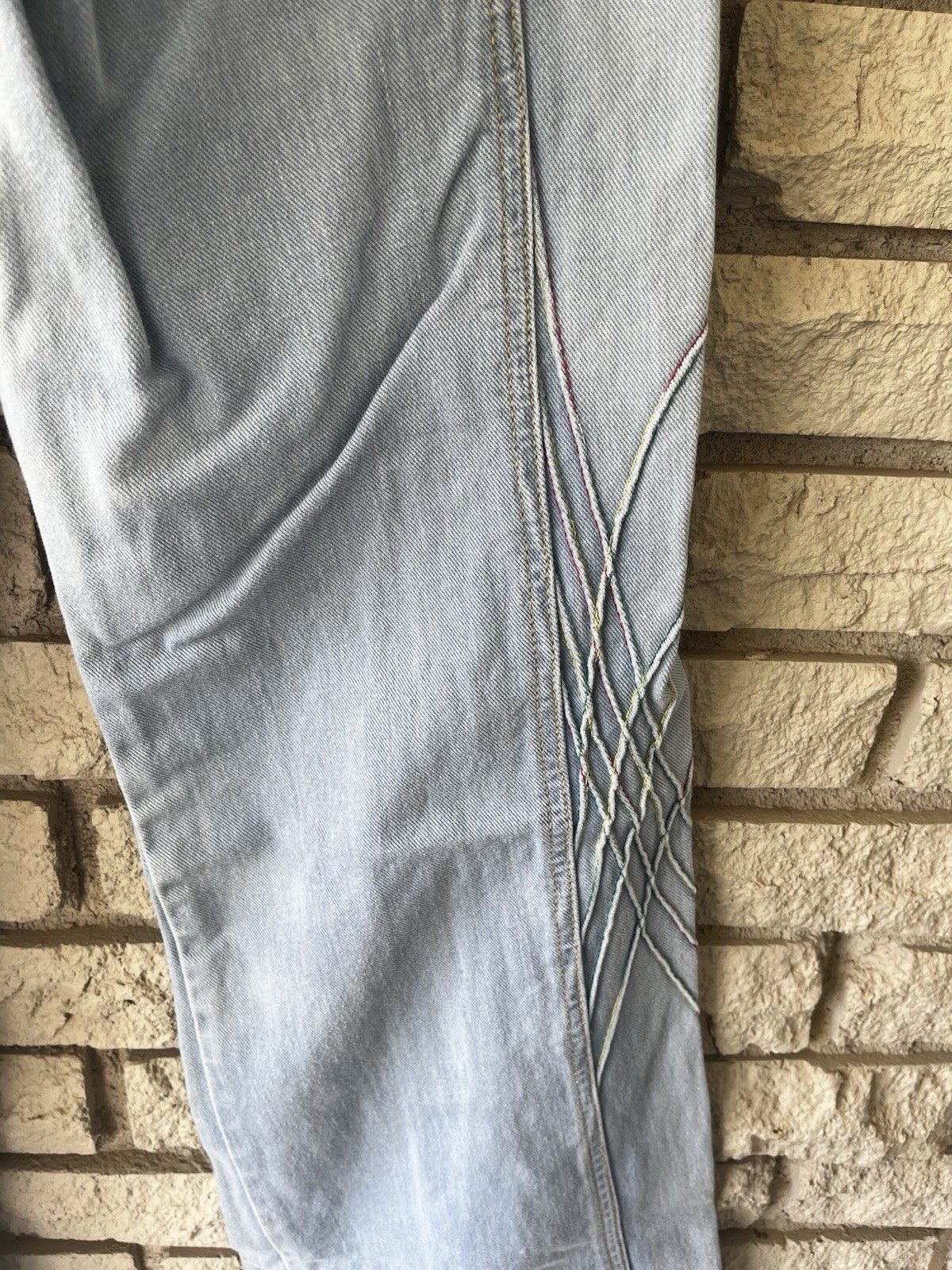 Vintage Brittania Lightwash Bell Bottom Rainbow Stitched 1970’s Jeans W: 28