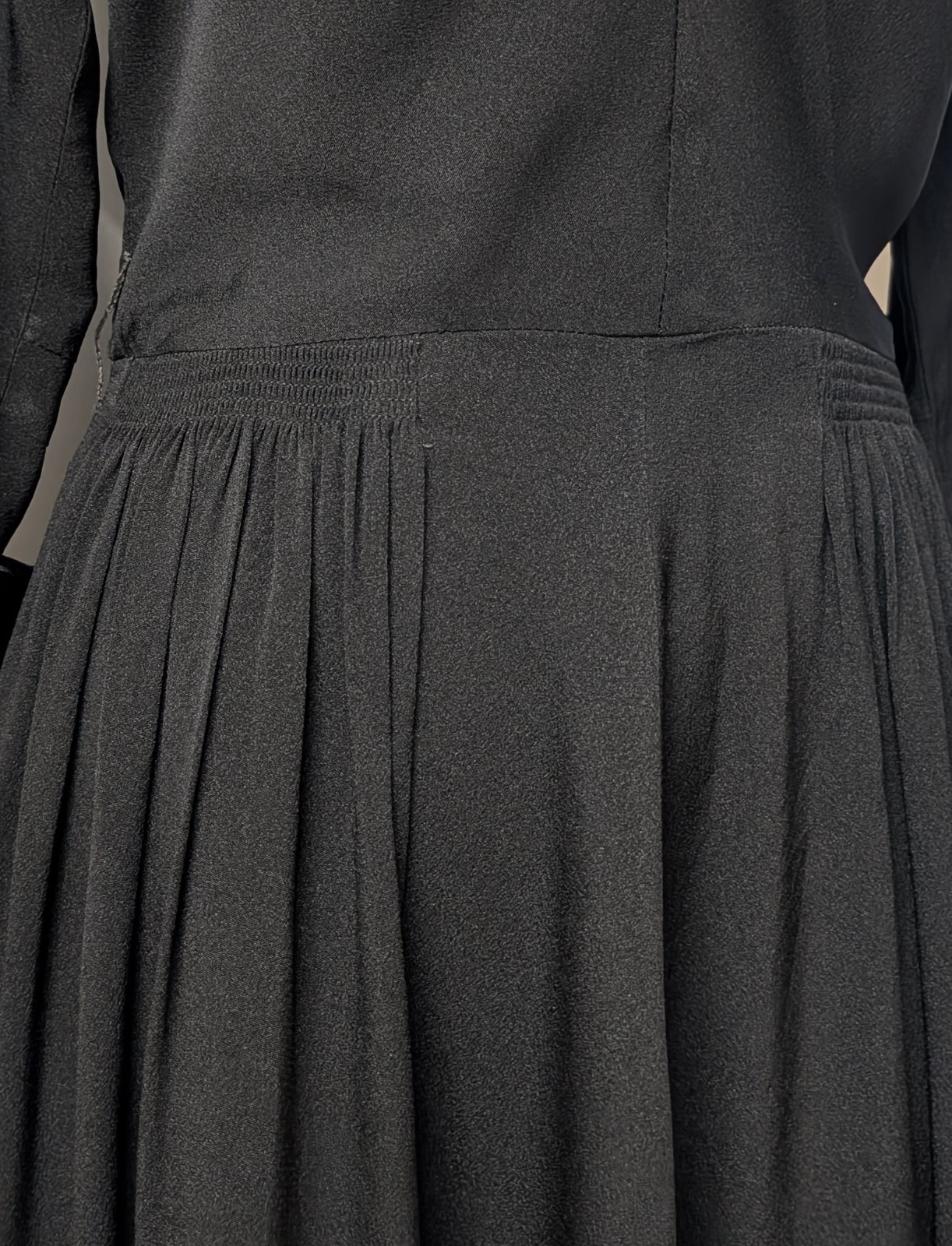 Vintage Late 30&rsquo;s Black Rayon Crepe Midi Dress Red Slip Smocking Drape Velvet M