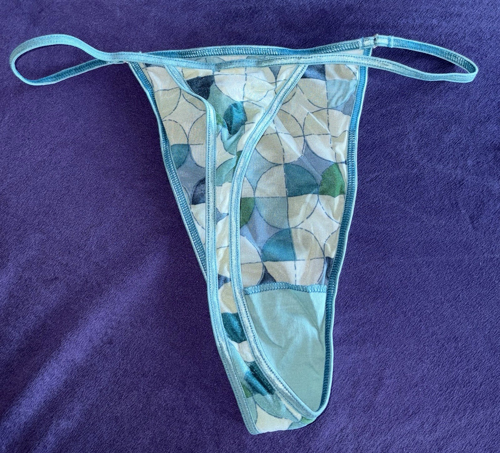 Victoria&rsquo;s Secret 2001 Shiny Satiny M Second Skin Thong String Panties Panty