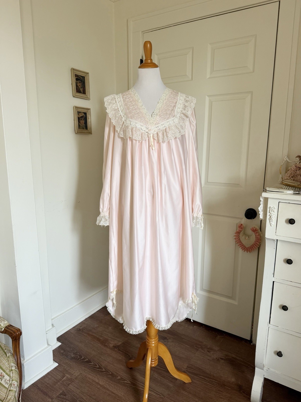 Vintage 1970s Blush Pink Christian Dior Satin Lace Boudoir Nightgown – Medium