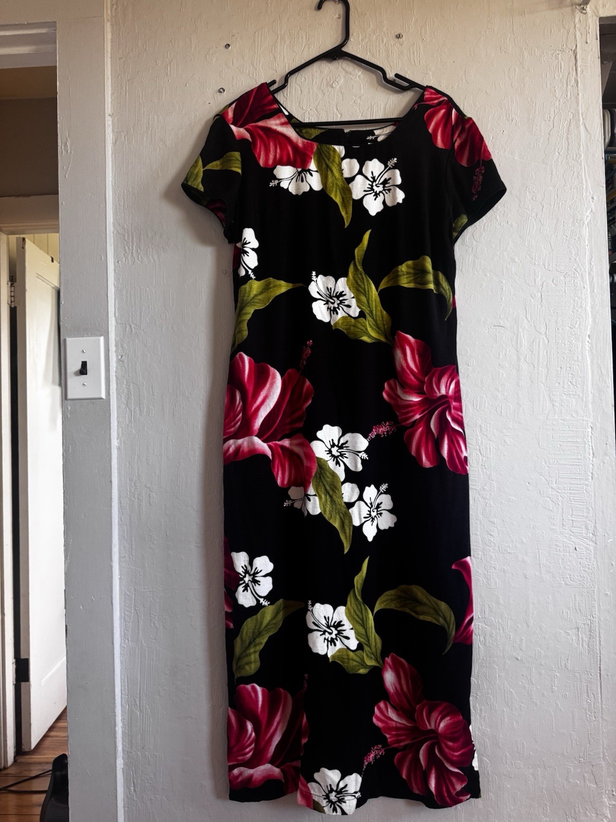 IOLANI Women’s L Black Floral Shift Midi Dress Round Neck Short Sleeve