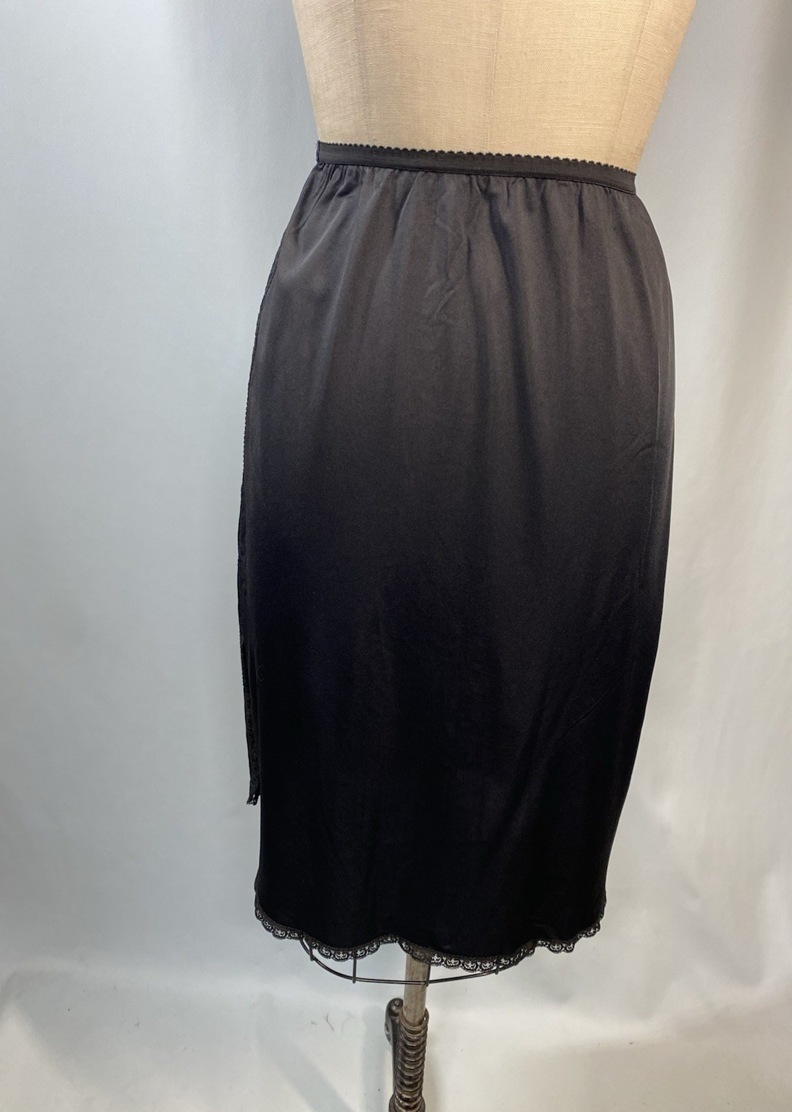 Vintage half Slip SIZE MEDIUM TALL black nylon SHADOWLINE long length 26&Prime; slits