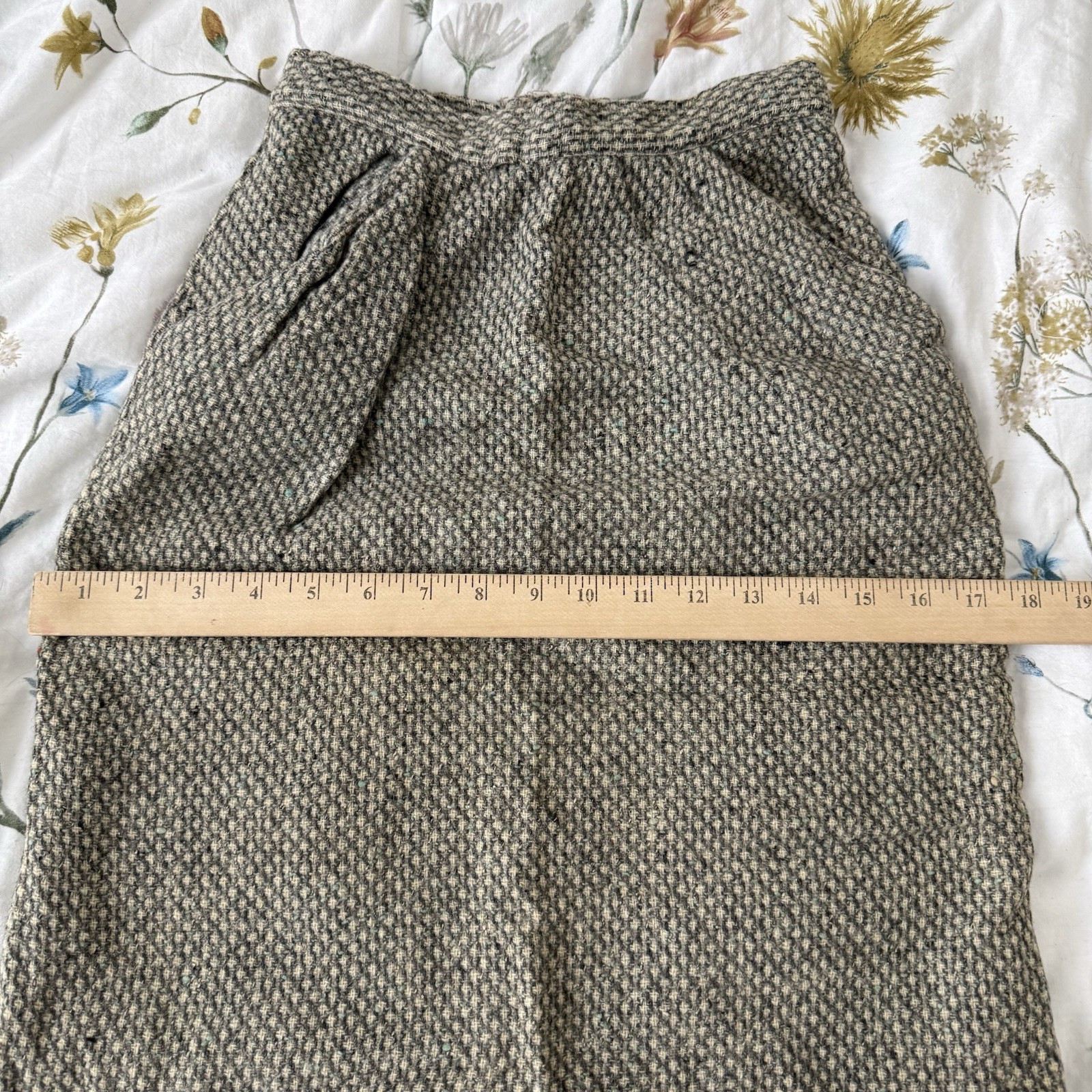 Vintage Handmade Tweed Wool Blend A-Line Skirt XS 22-23 Waist GEM Zip 60s 70s