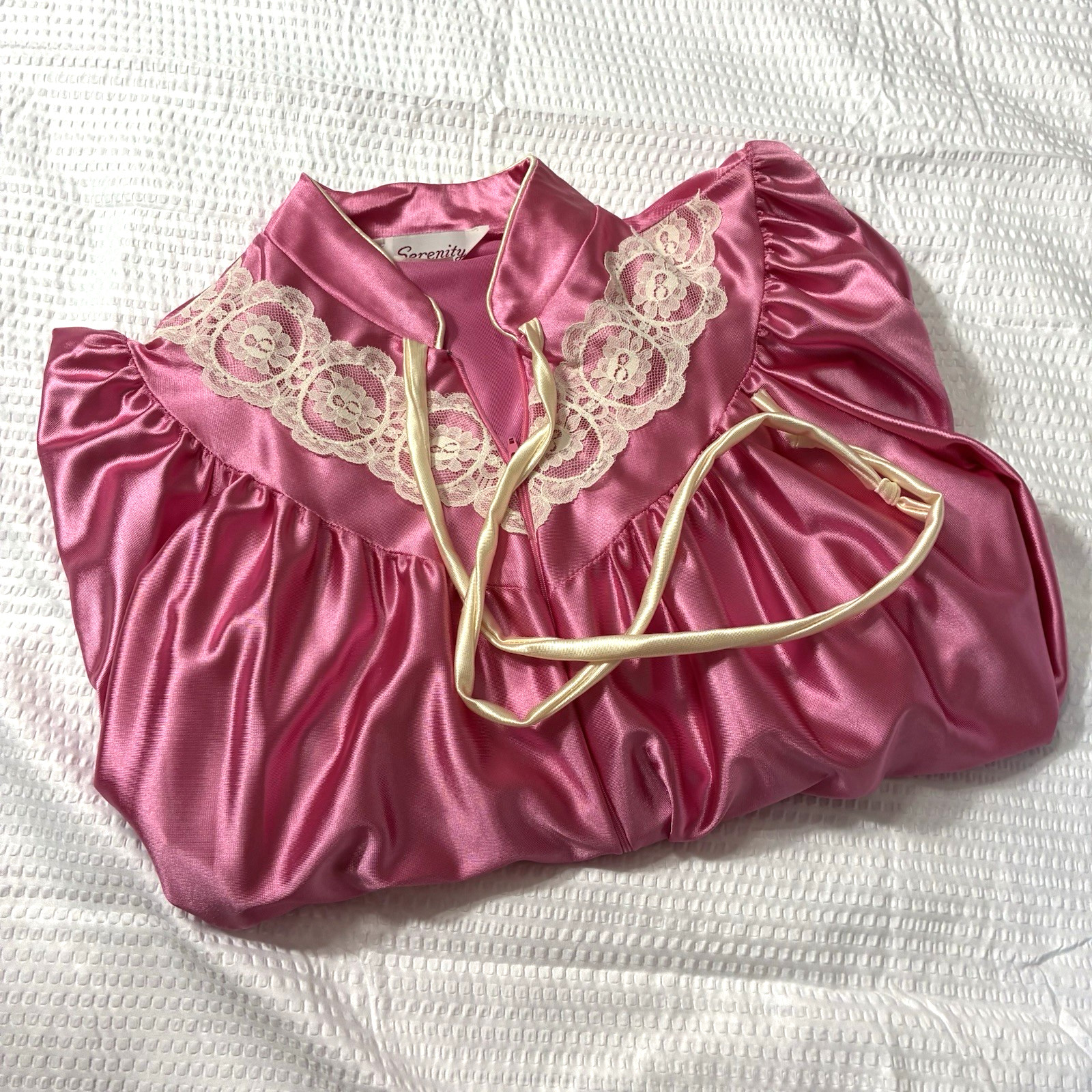 Vintage Serentiy Pink Satiny Robe Lace Romantic Feminine Boudoir Sz Medium 12/14