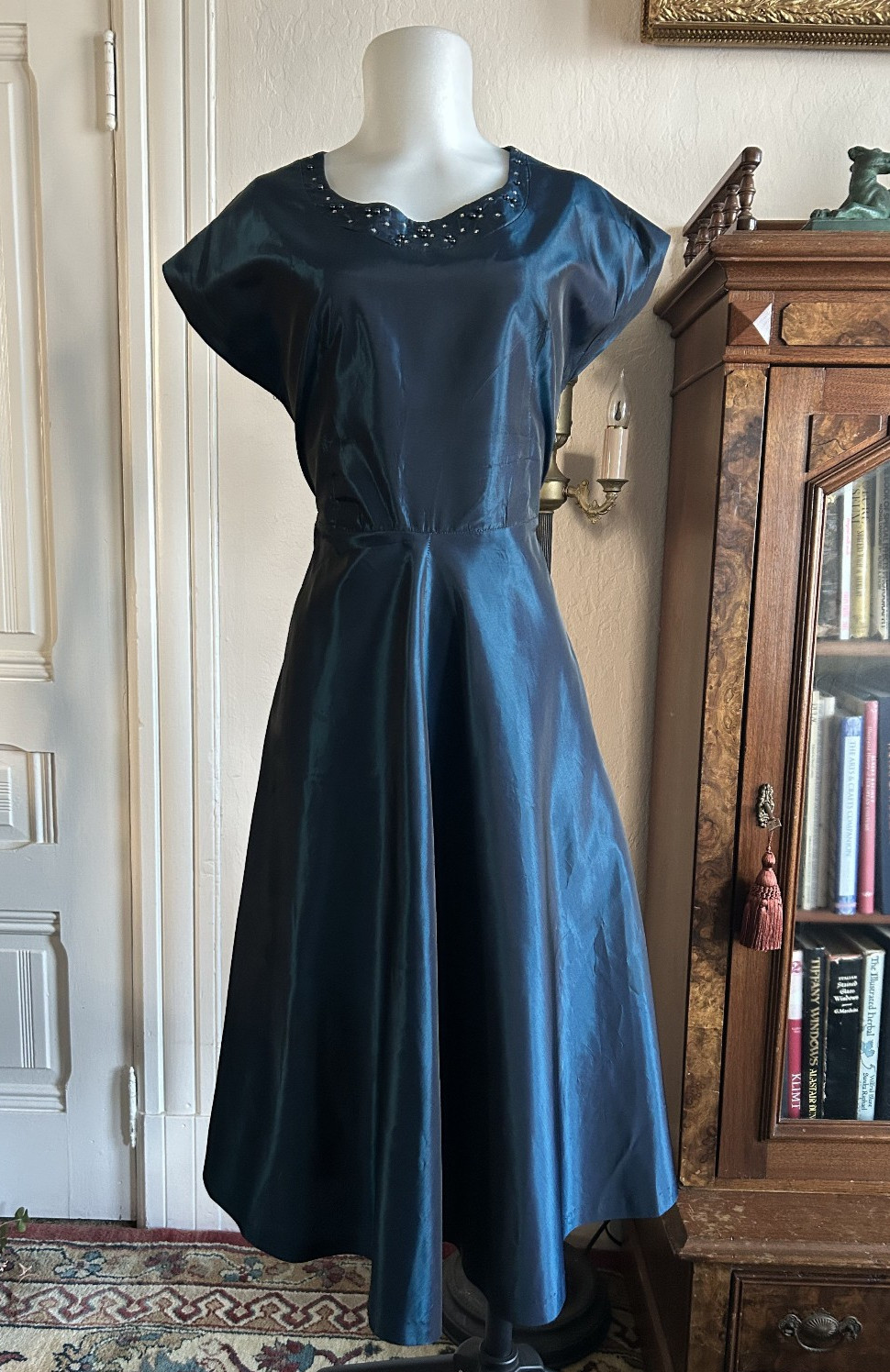 Vintage 1950s Shimmering Deep Blue Green Taffeta Dress With Pearl Detail – M/L