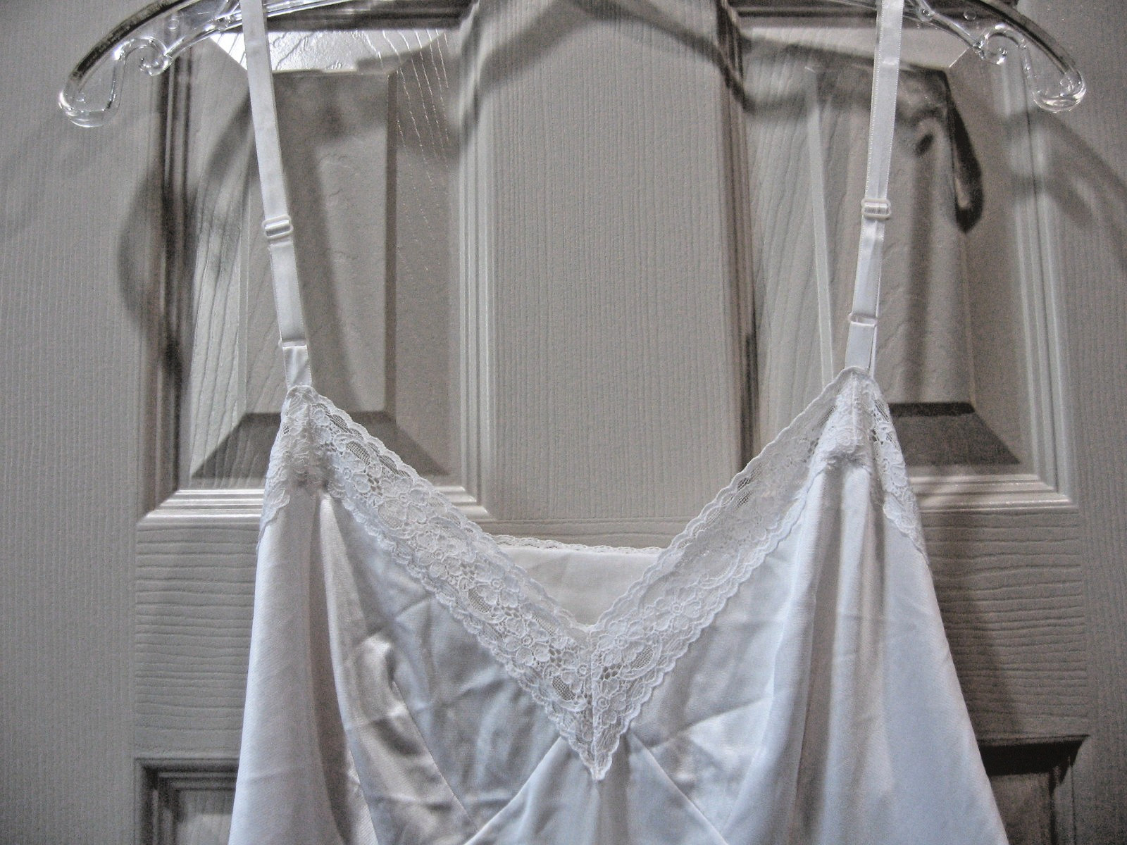 Vanity Fair White Nylon Full-Length Slip Style 10-103 Size 38 28&Prime;/44 Lace Trim
