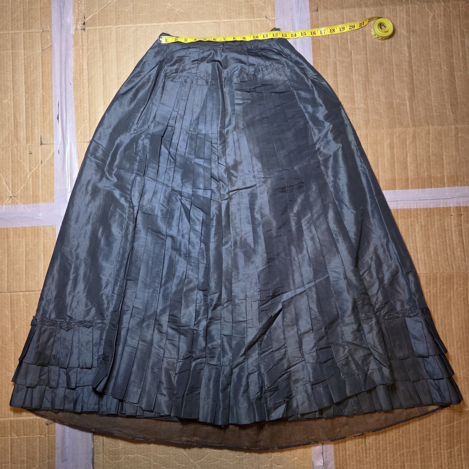 Lavender 1860s Victorian Silk/Taffeta w/ Brocade Trim Afternoon Dress