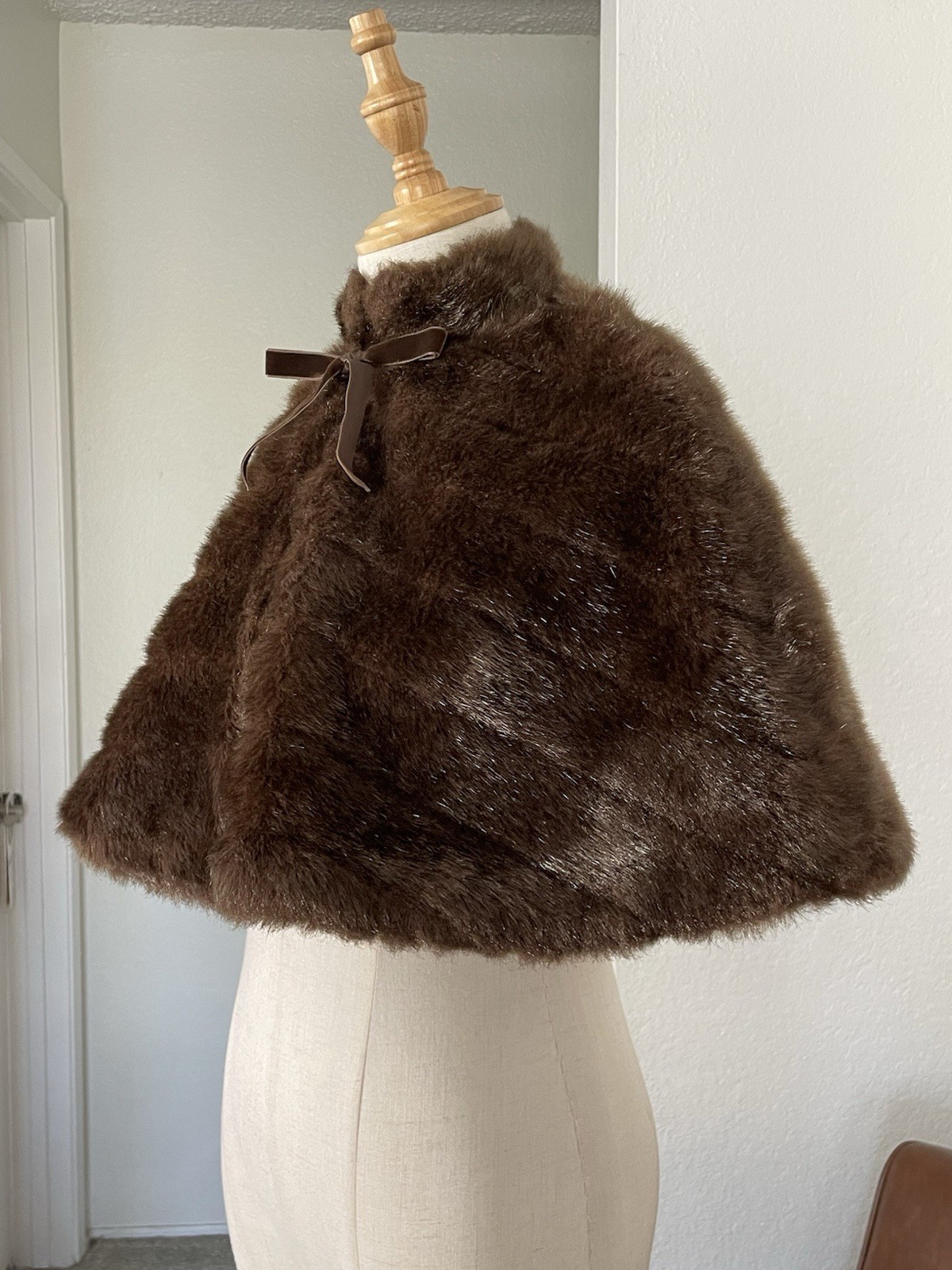 Vintage Glam Luxurious Classic Fur Bow Cape Brown