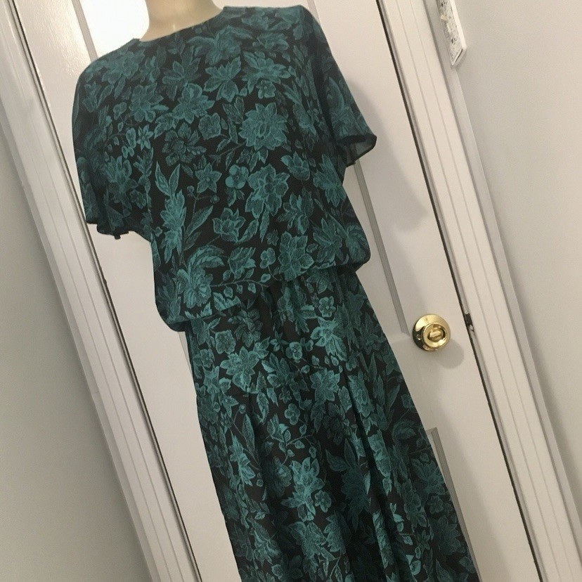 Vintage Dress short sleeve Green and Black Floral Print Sz. 10 Items California