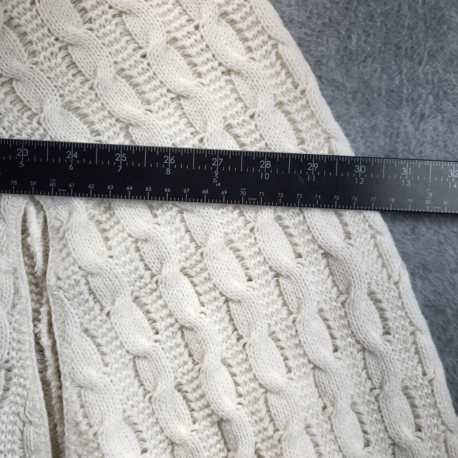 VTG Montgomery Ward White Cable Knit Poncho Button Shawl Fringe No Size Tag