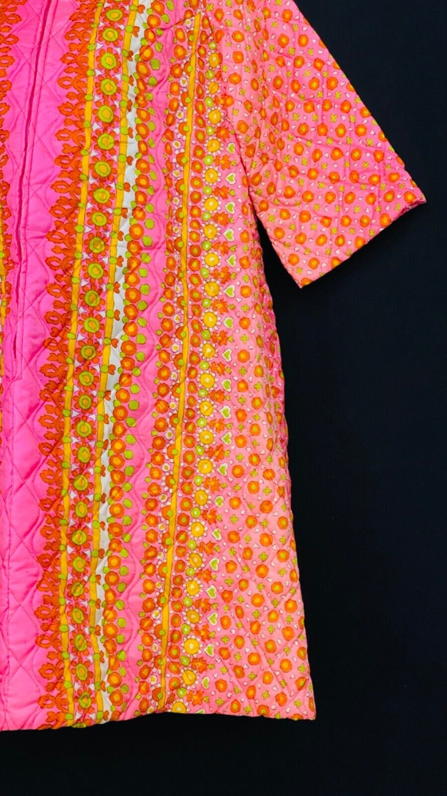 Vintage 1960s colorful pink housecoat robe, floral mod warm lounge quilted NOS