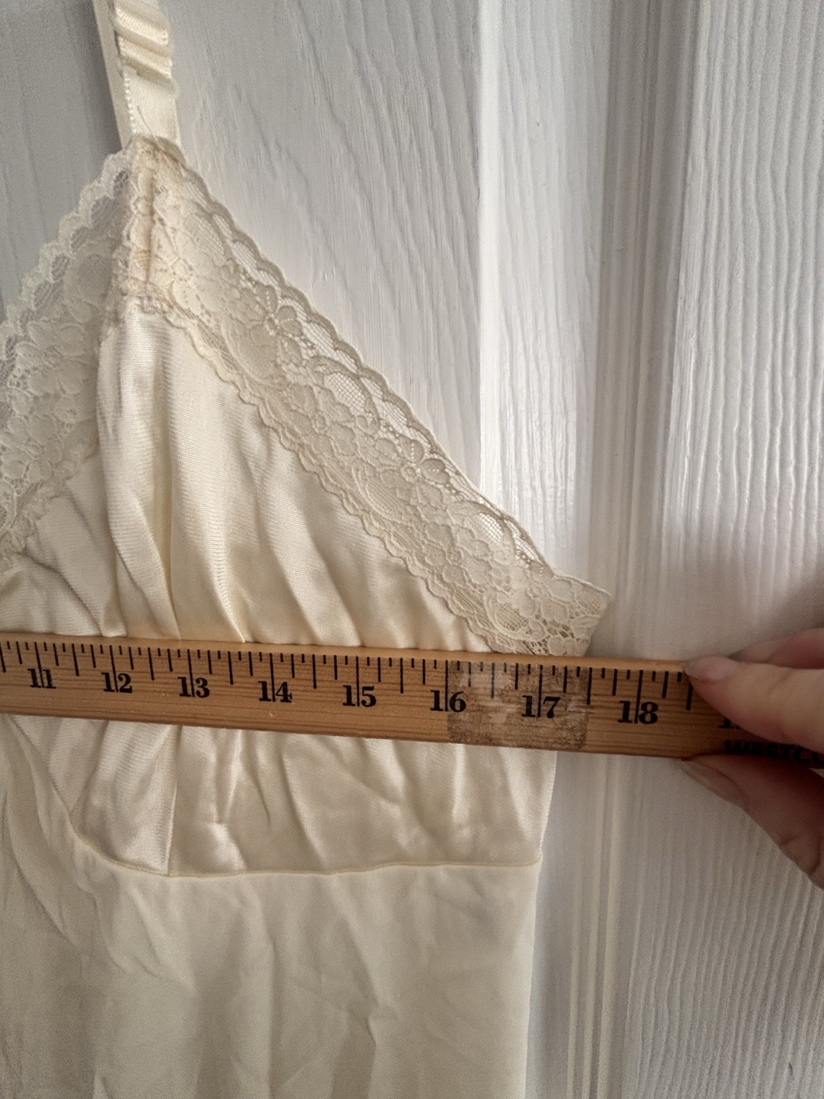 VANITY FAIR Off White Nylon Full Slip Lace Trim – Style 10-103 40 22&Prime;/46 Vintage