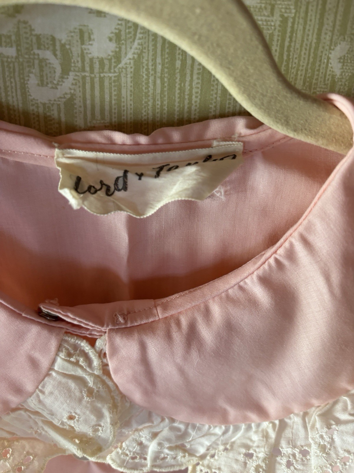 Lord & Taylor Vintage Pink White Lace Collar Regular Medium Women&rsquo;s Top