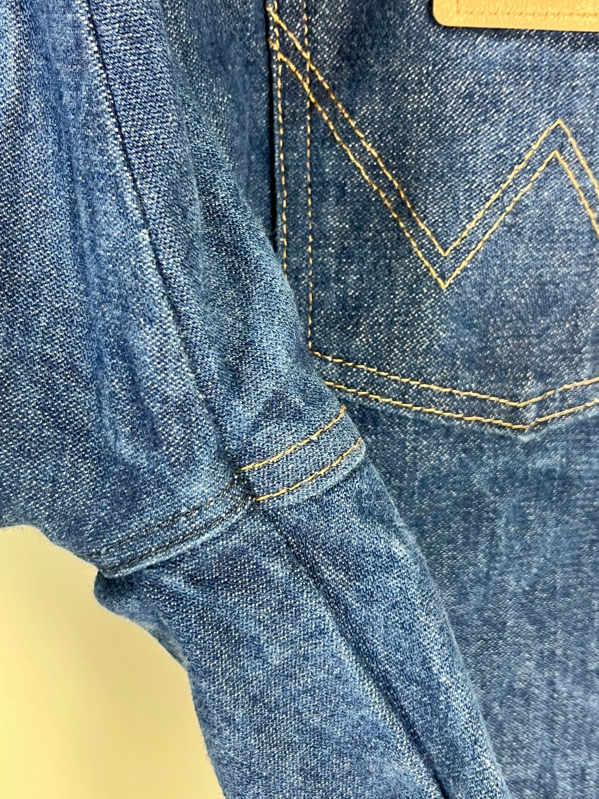 Modern early 2000&rsquo;s WRANGLER cut 13MWZ dark blue 100% cotton denim jeans 33×34&Prime;