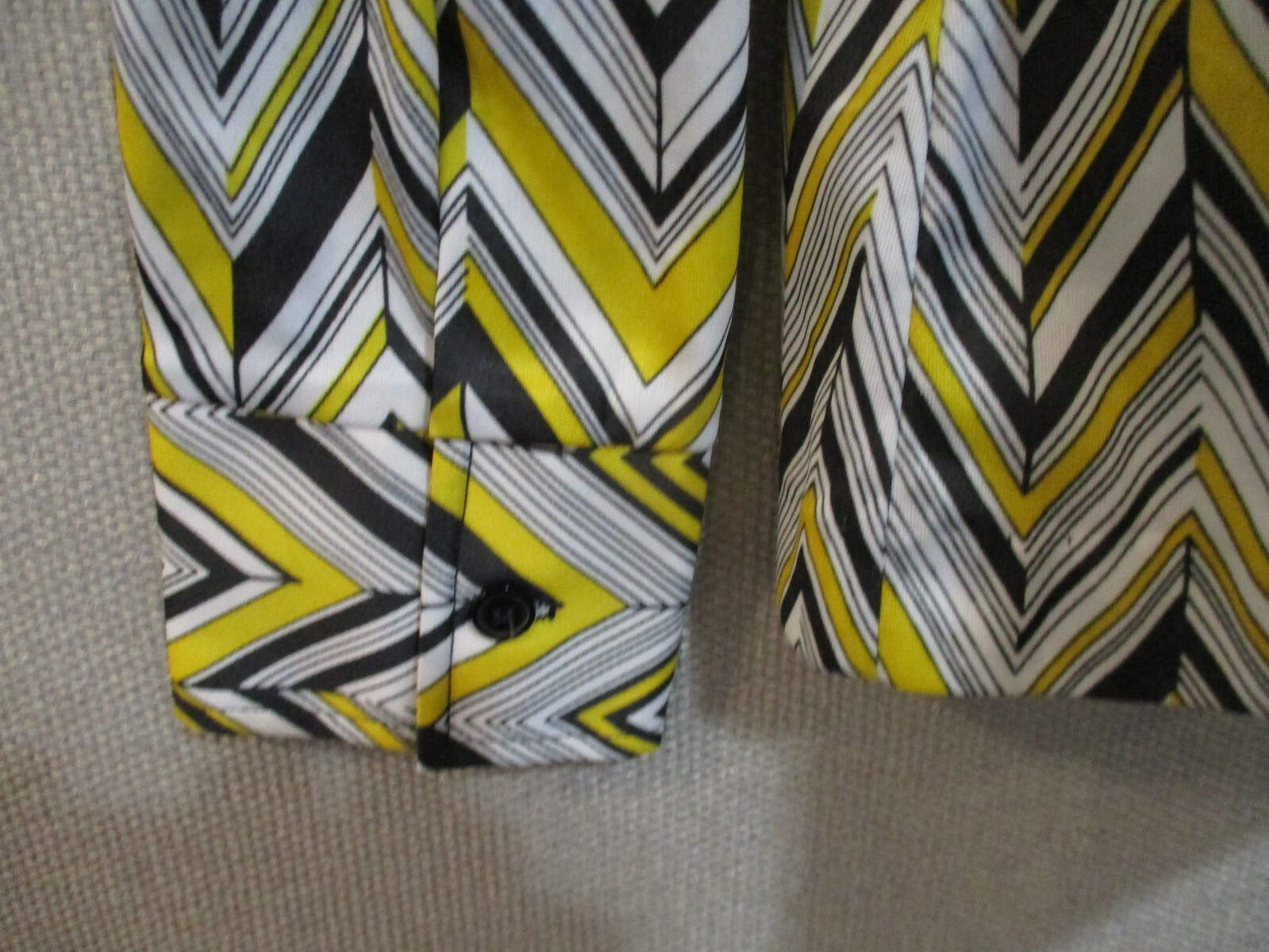 VTG 60&rsquo;s Stockton Stretchy Polyester Zig Zag Shirt Size 16