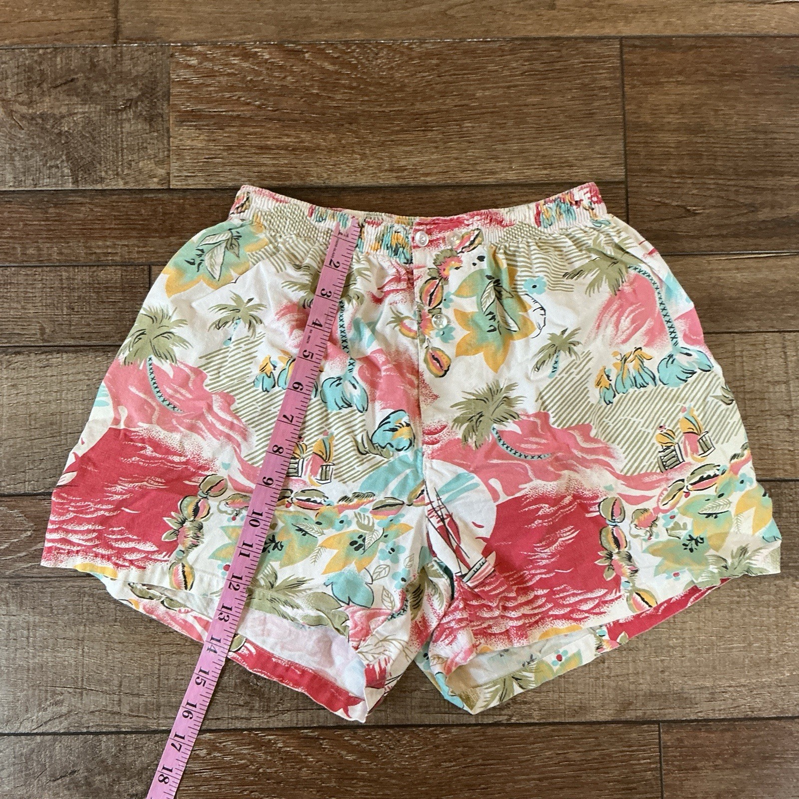80s VINTAGE Pinot Noir Tropical Print Cotton Shorts Size S Jamaica Made #14E6